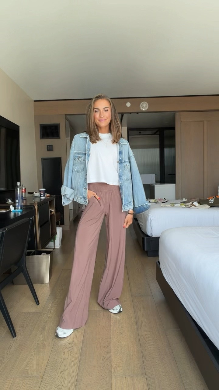 Back to Dallas after the BEST quick work trip to Nashville! 🫶🏼 wanted to share my comfy travel outfit that still feels put together! ✈️