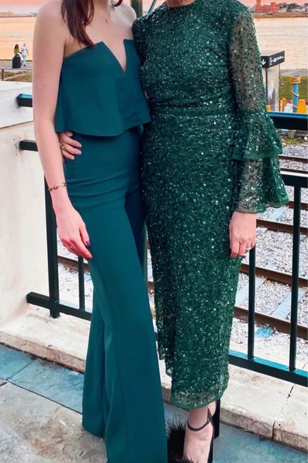 This emerald green jumpsuit is perfect for wedding guests!

Wedding guest jumpsuit, emerald green jumpsuit, strapless jumpsuit, dressy jumpsuit 

#LTKFind #LTKwedding #LTKunder100