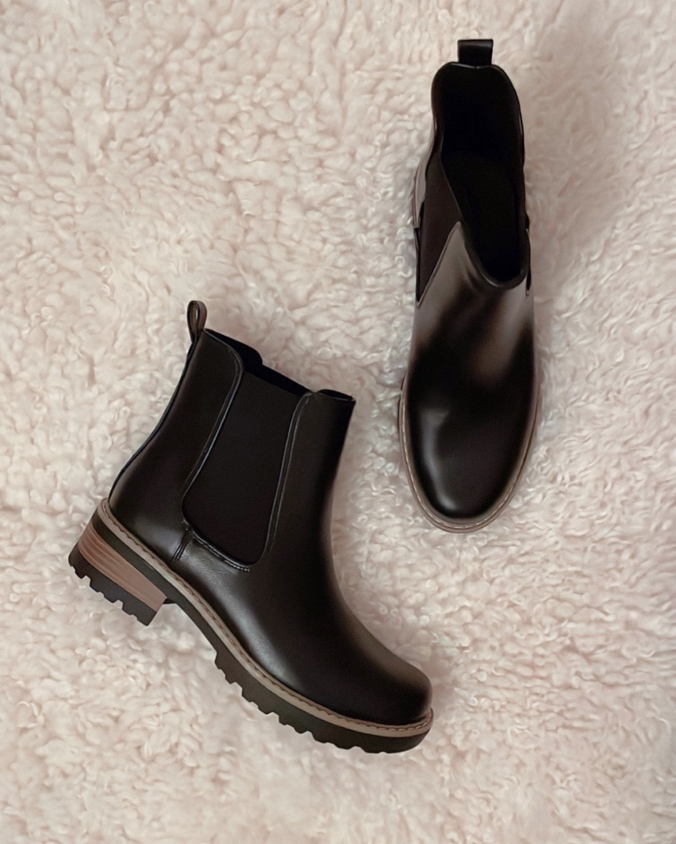 The cutest Chelsea boots to complete any fall or winter outfit! 

#LTKShoeCrush #LTKSeasonal #LTKFallSale