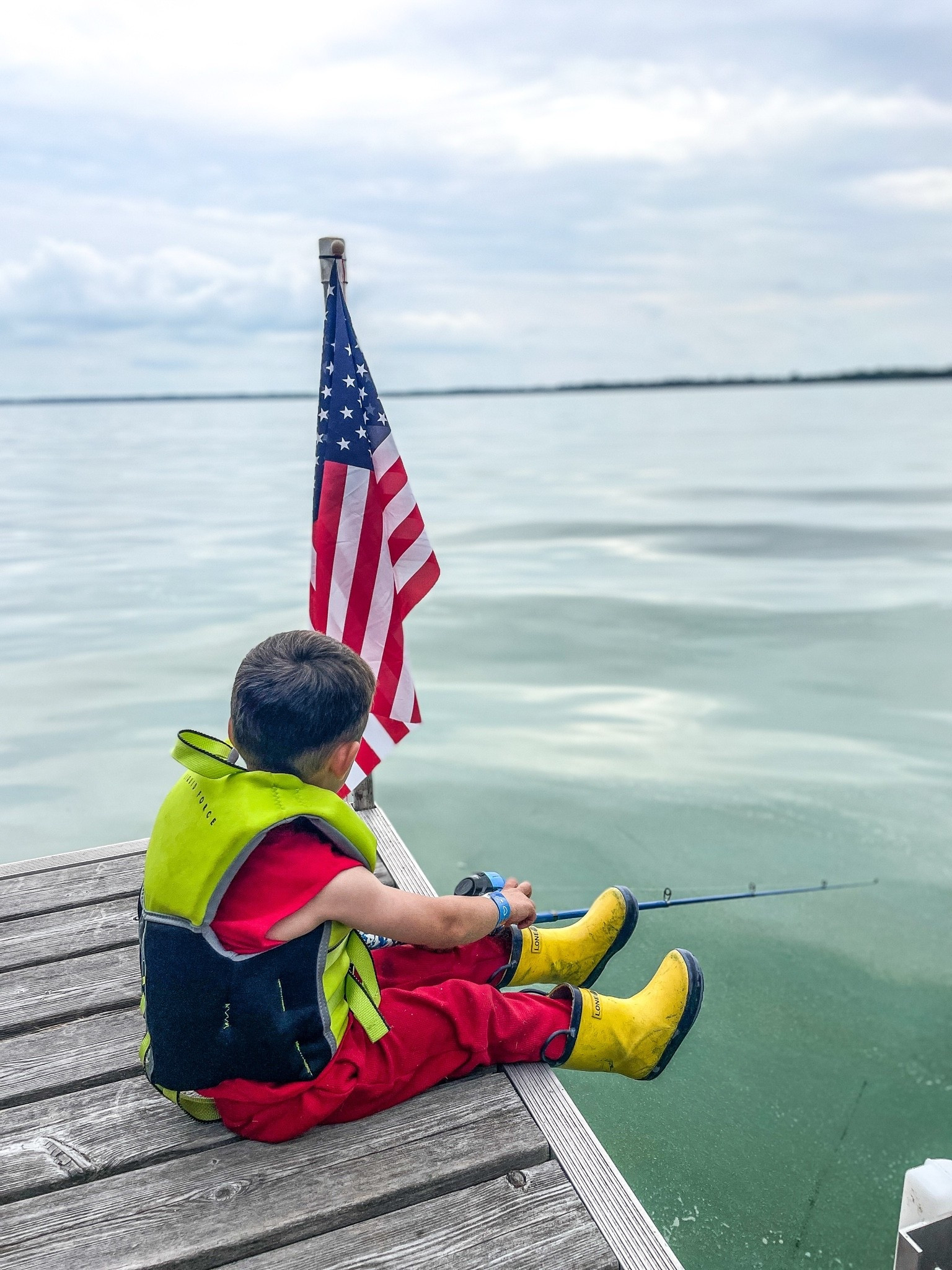 Tiny Hands BIG Catches 🎣

This toddler fishing pole is the cutest way to make fishing memories!