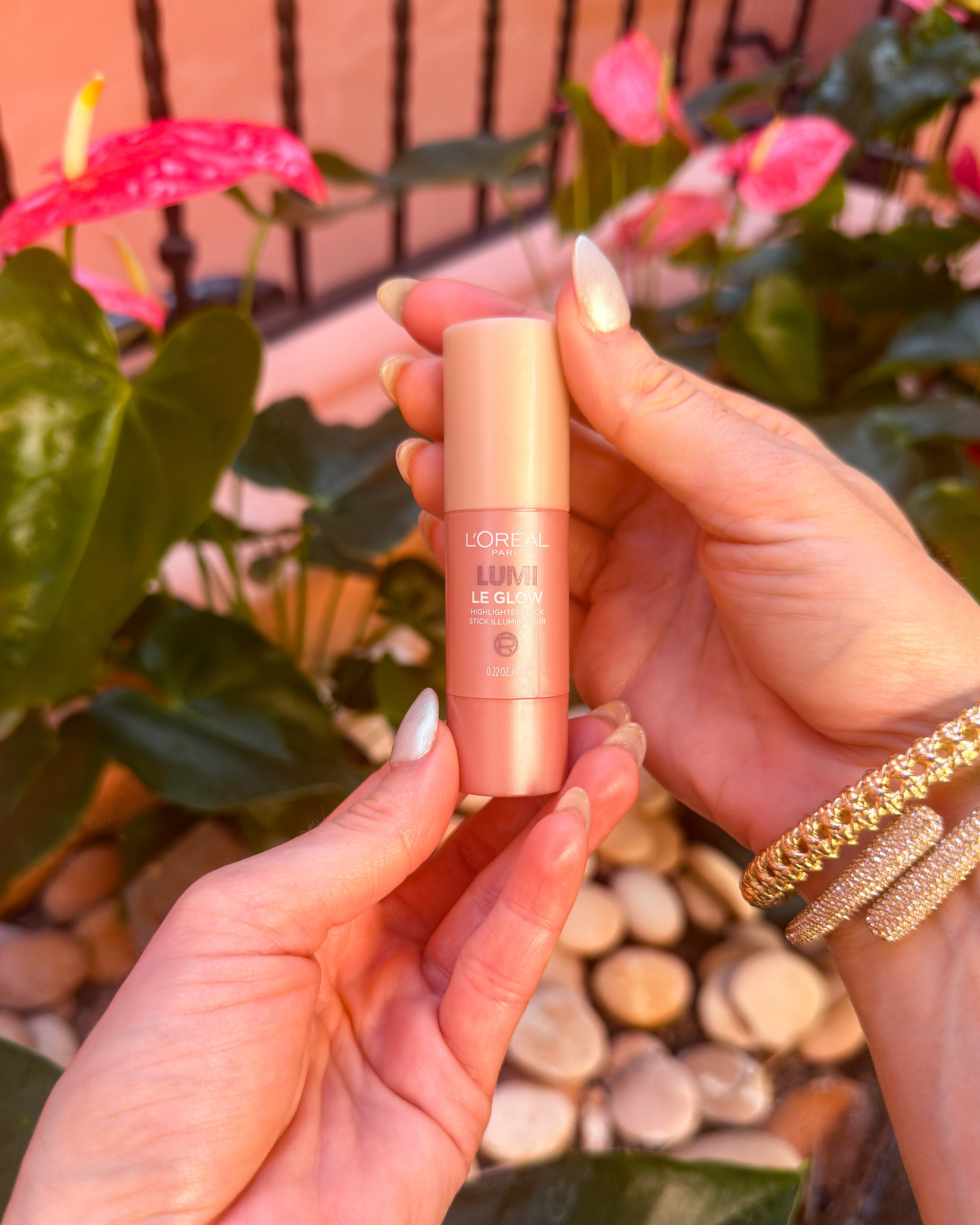 Shine like never before with the L’Oreal Paris Lumi Le Glow Highlighter Stick 💕💫. This creamy, blendable formula gives your skin a radiant, lit-from-within glow — perfect for cheekbones, brow bones, or anywhere you want that extra pop ✨. Quick, easy, and oh-so-glowy! 🌸

#LOrealBeauty #GlowHighlighter #MakeupGlow #RadiantSkin #LTKBeauty #GlowingSkin #MakeupFavorites #HighlightAndShine #NaturalGlow #MakeupEssentials #BeautyMustHave #SoftGlow #Luminosity #GlowyLook #LTKFinds 

 