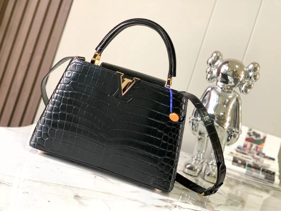 Louis Vuitton Capucines BB Shoulder Bag Black Leather LV Purse