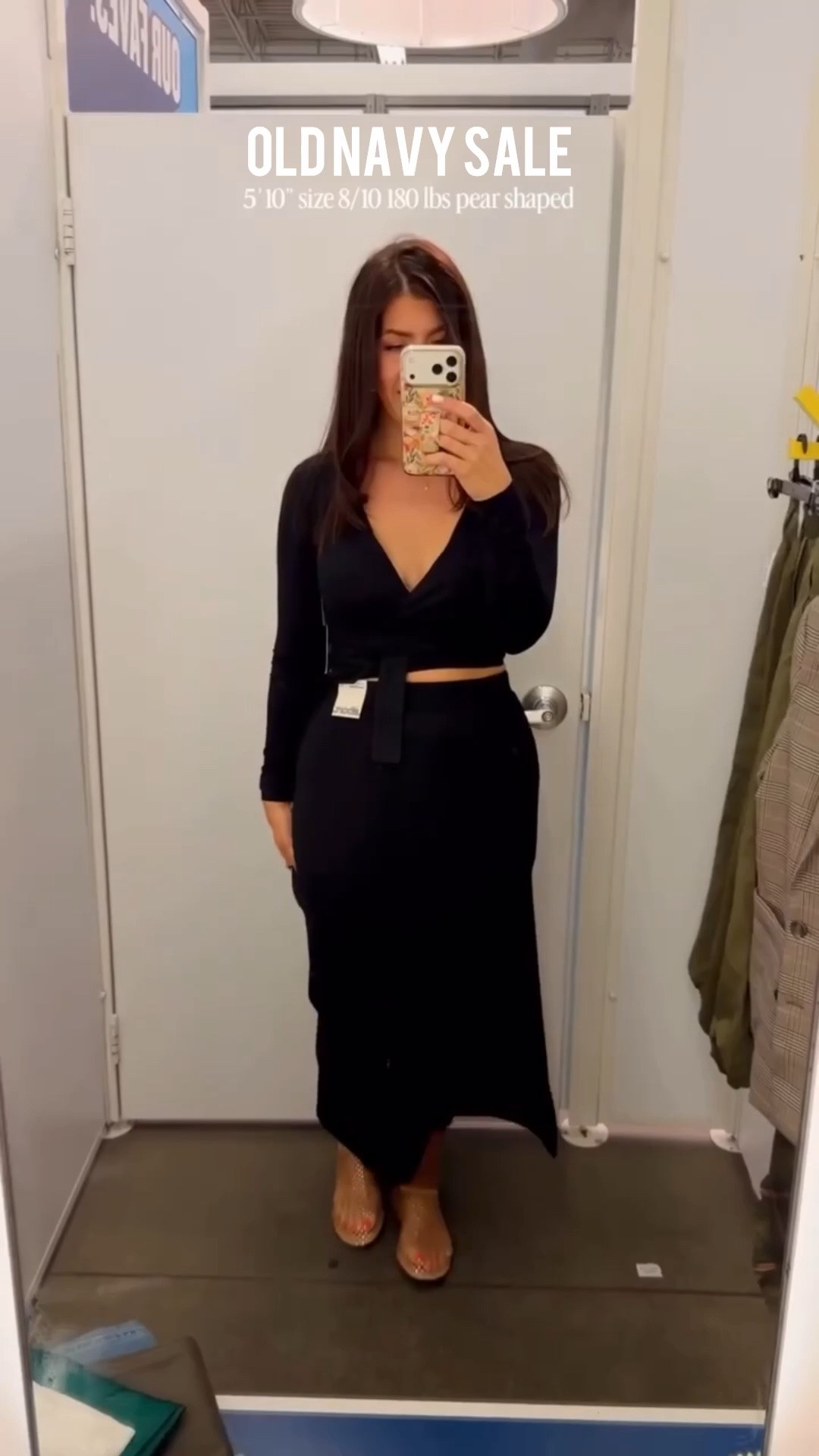 Old Navy Sale! Wearing a medium in the top and skirt 
Midsize fashion, midsize fall style, fall fashion, old navy sale, old navy fall, midsize fall style, midsize style