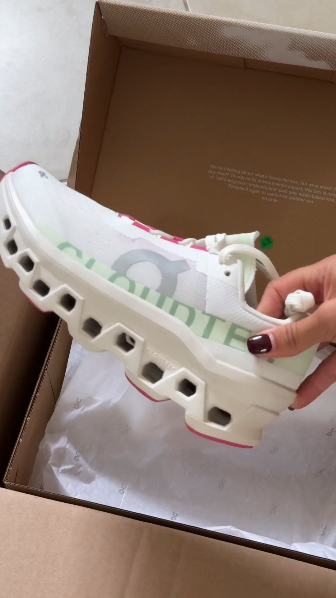 my new running shoes from on cloud 👀

#LTKVideo #LTKActive #LTKfitness