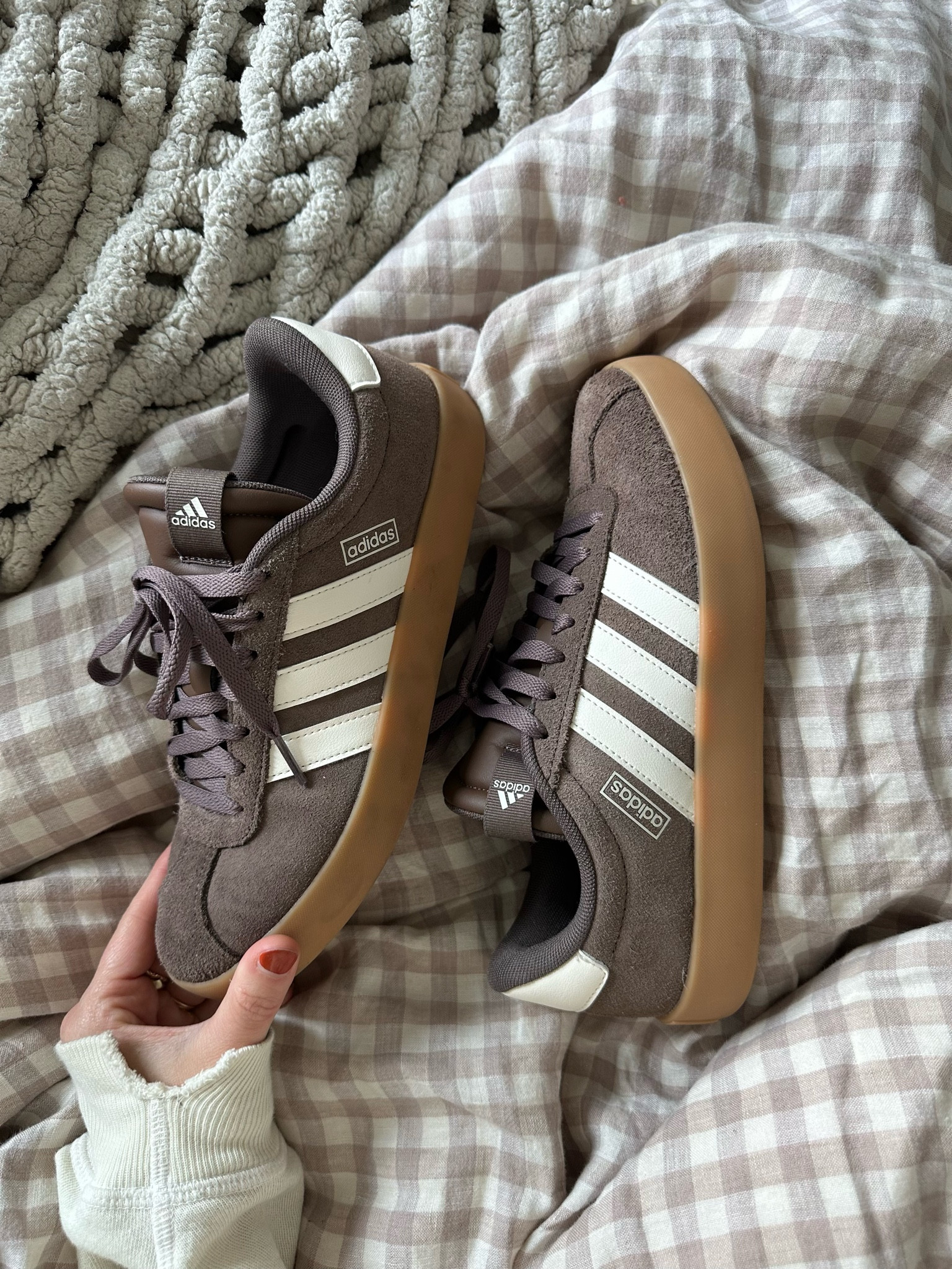 Brown adidas court my new favorite sneaker for the fall!  Under $75

#LTKShoeCrush #LTKFindsUnder100 #LTKStyleTip