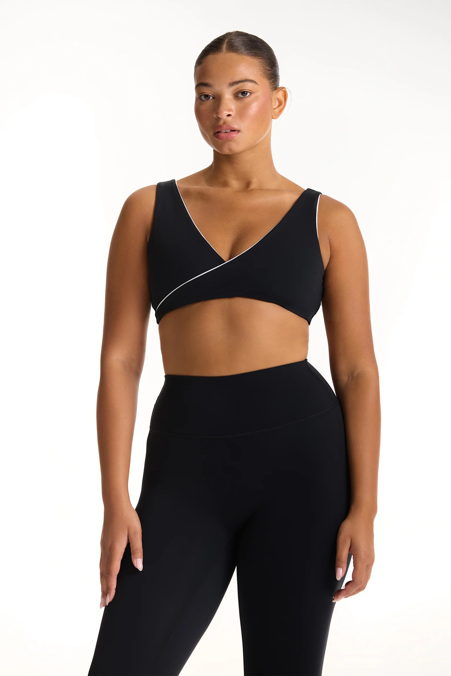 AIRLUXE™ BREATHE CONTRAST WRAP BRA - ORCA | SET Active