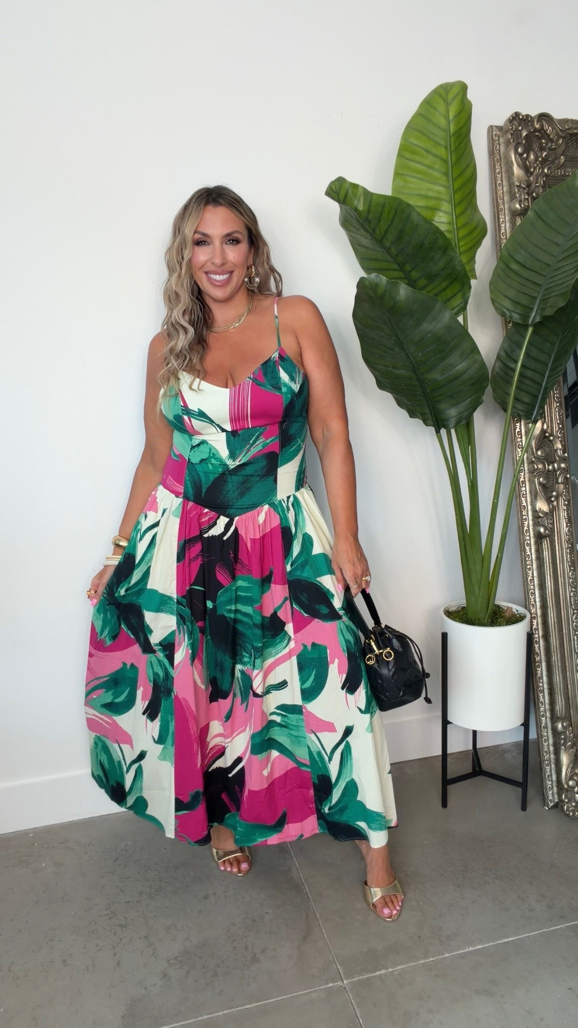Summer Dress 

A abstract printed maxi dress crafted in a poplin fabrication. Featuring a flattering drop waist, pockets, back bodice smocking, and adjustable straps, this flowy dress a spring staple.

wearing  a size Med (runs big size down) 

#LTKMidsize #LTKOver40