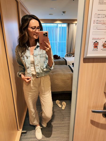 Today’s outfit for exploring Lyon and the small town of Perouges! I love brining linen pants on my international trips - they’re so comfy and pair perfectly with sneakers. This pair is from Reformation but I’m liking similar options! 