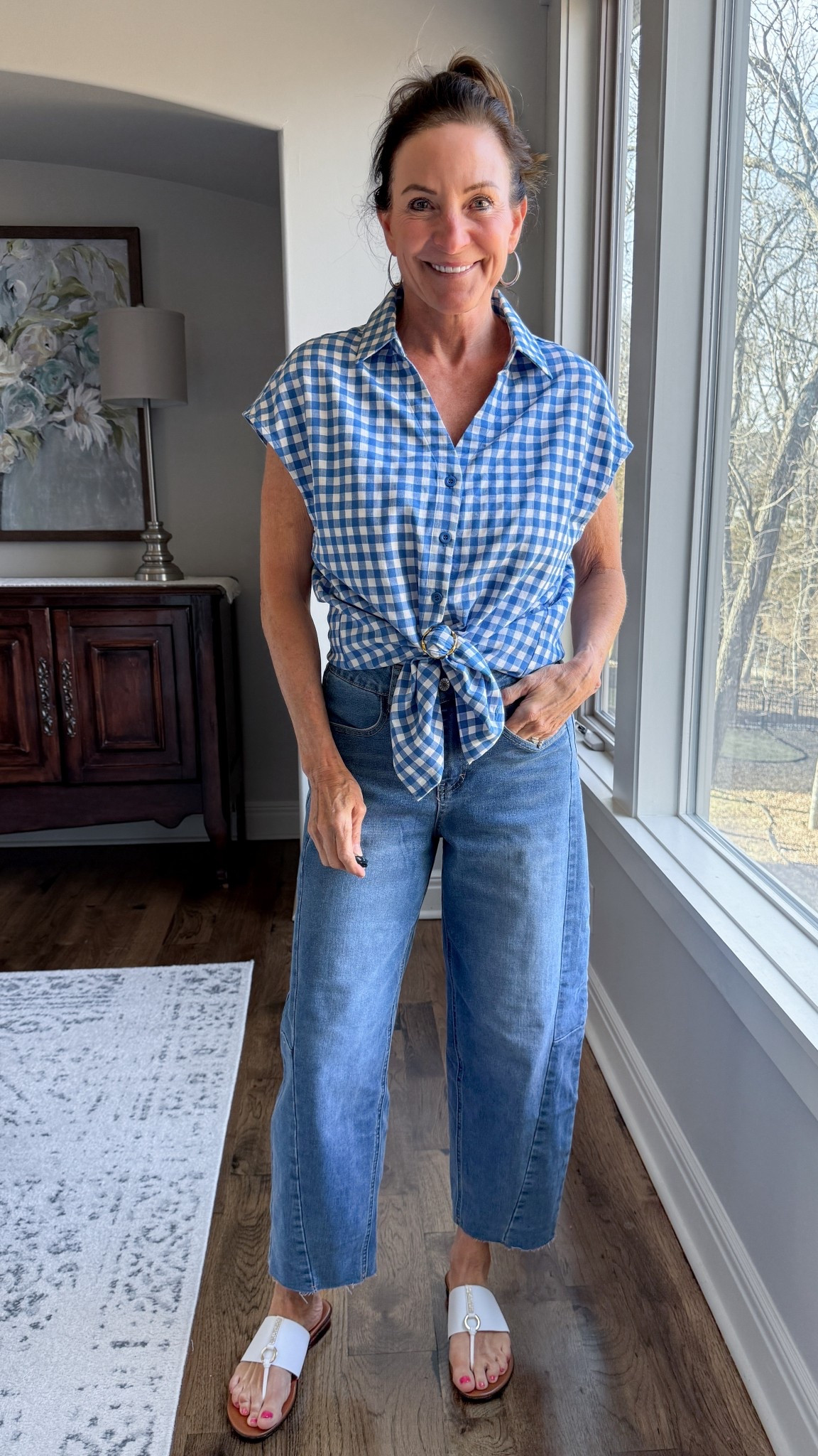 I’ve been tying my button-downs like this lately and it instantly makes them feel more polished. The scarf slide does all the work—no fussing, no re-tying. Such an easy little upgrade I actually use.

#scarfslide #stylehack