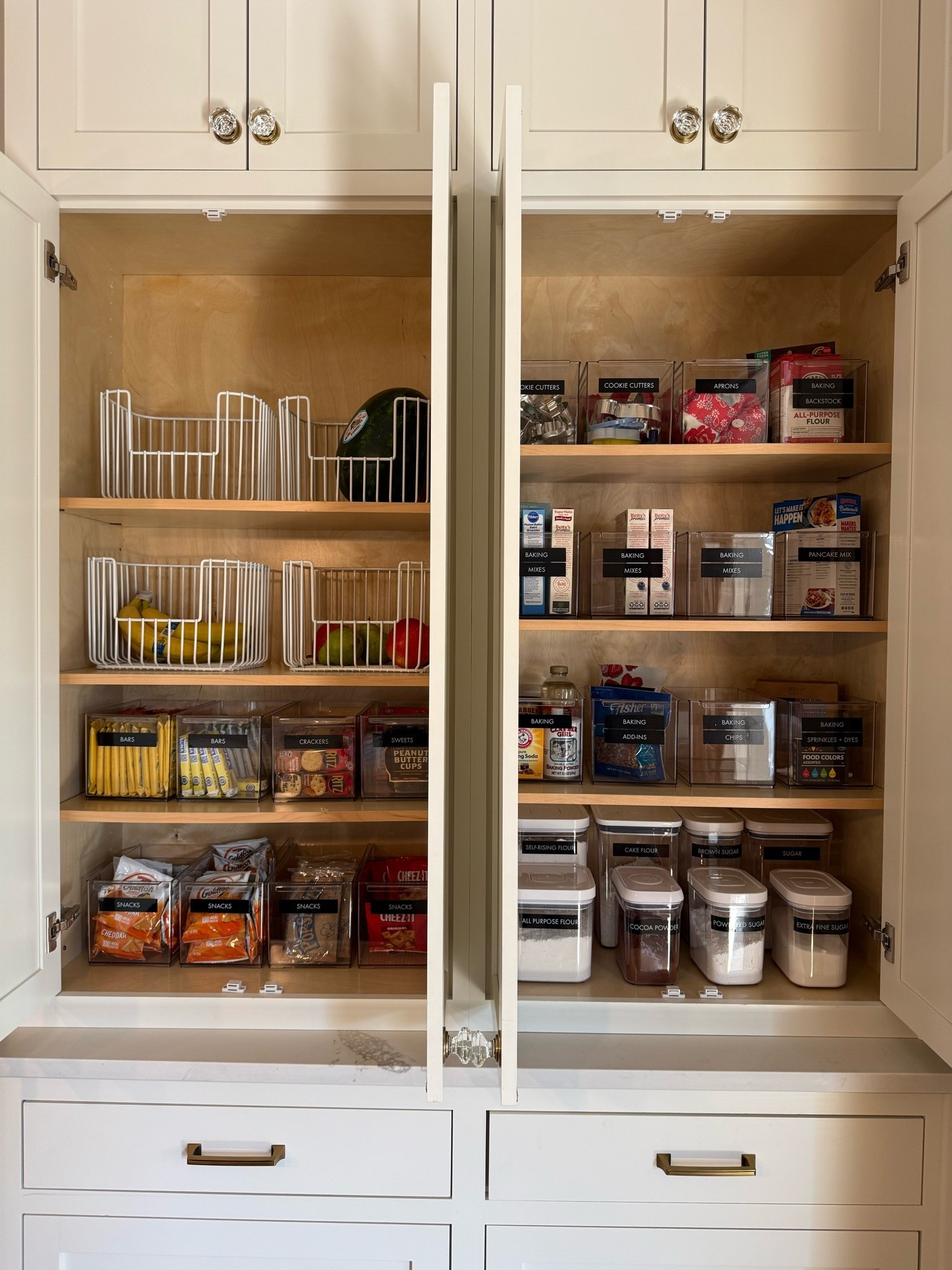 The pantry might not be the first thing you think about when you picture "settling into a new home.

But once the groceries come in? It becomes pretty important. 😂

Instead of tossing food wherever there's room, we take the time to look at your space, inventory, and routines and create a pantry system that makes sense for your family.

Everyday foods are easy to find.
Frequently used items are accessible.
Categories have a home.
And when you put groceries away, you actually know where they belong.

Let us take it from boxes to functional so you can get back to living.

📦 Comment “UNPACK" to learn more about our Unpacking Service.
