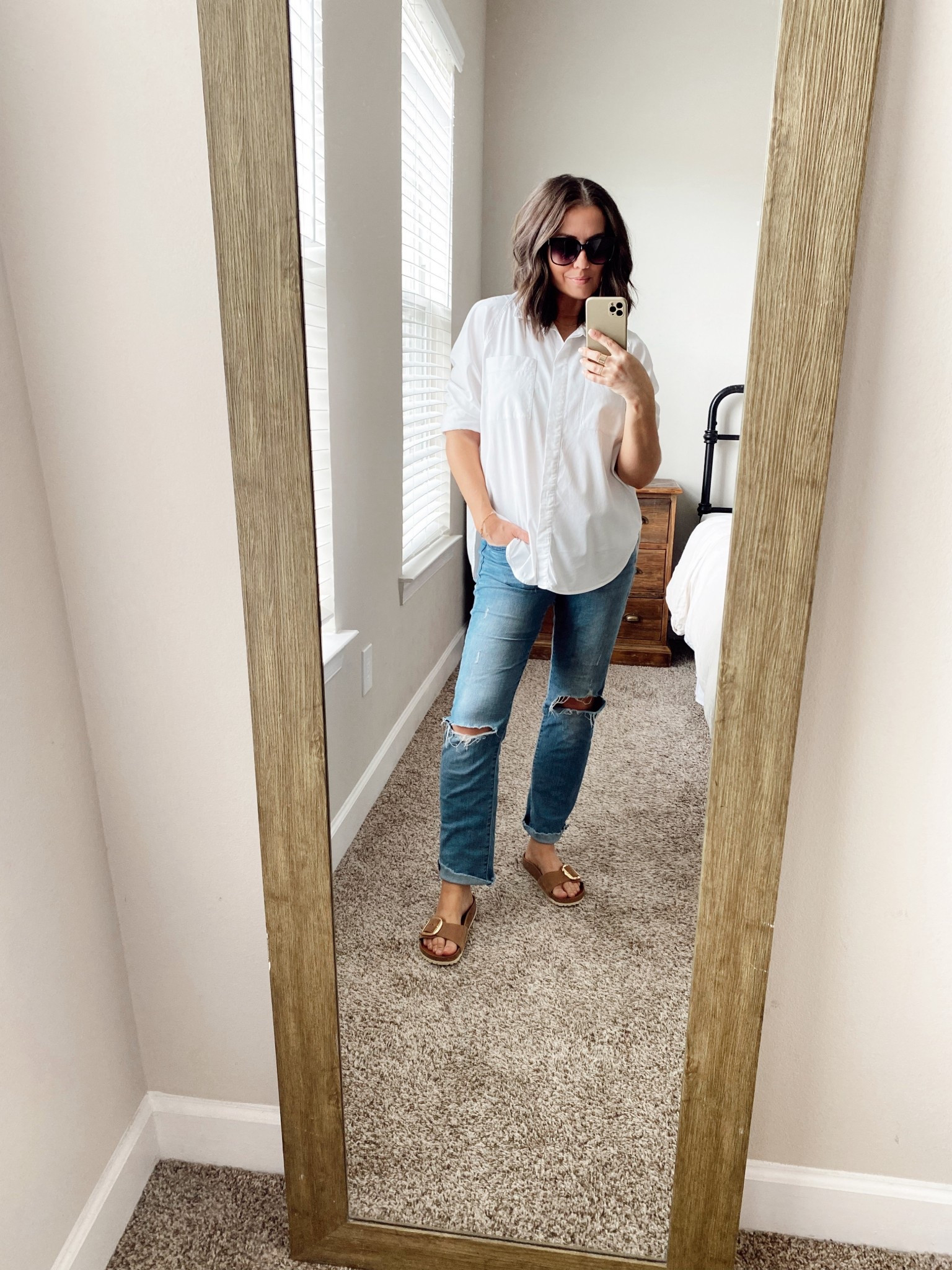 A few weeks off of socials and a fresh hair style will do a girl some good.

P.S. These oversized sunglasses are my new personality 😎✌️ 



#LTKSeasonal #LTKOver40