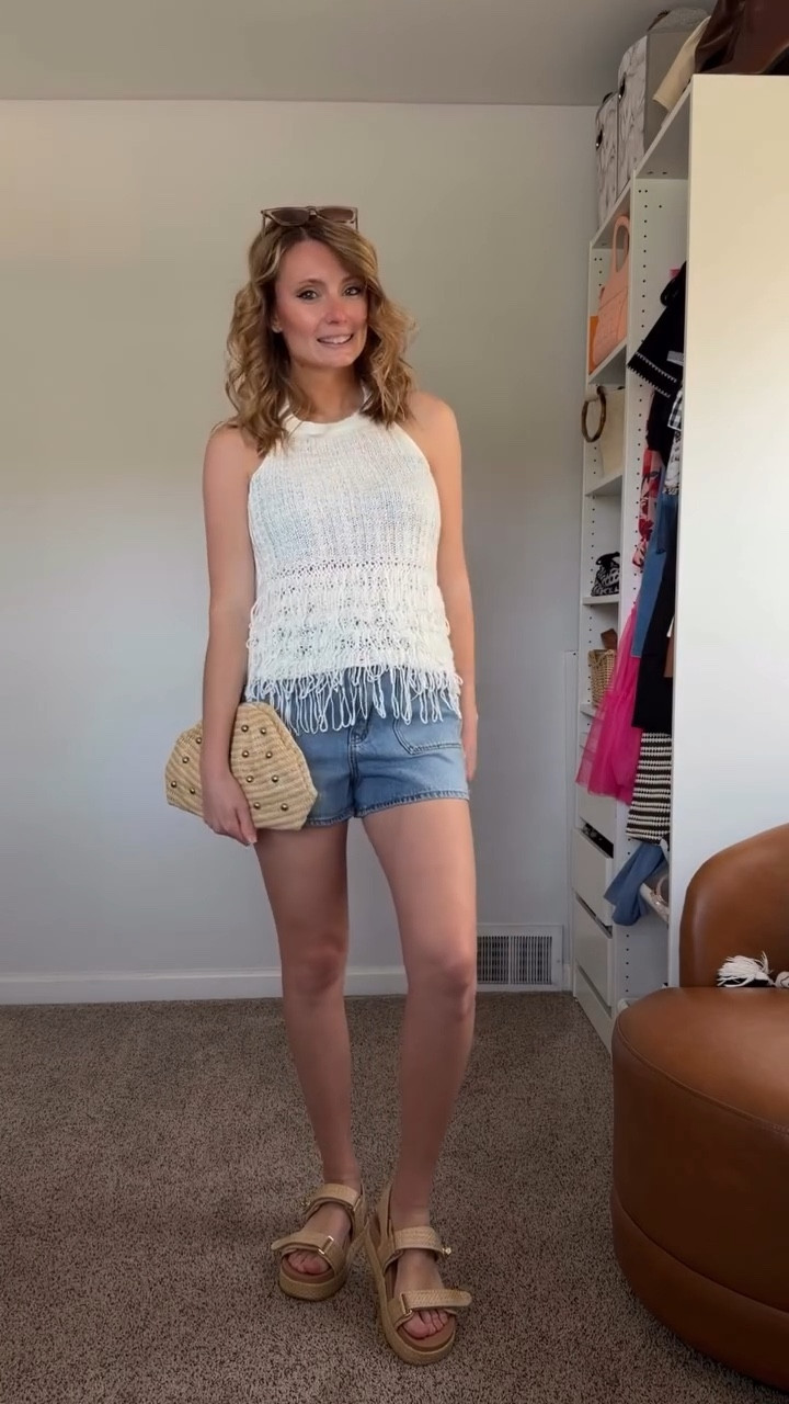 Bring on all the summer outfits 🌴😎

Comment SHOP for a link to this cute top!