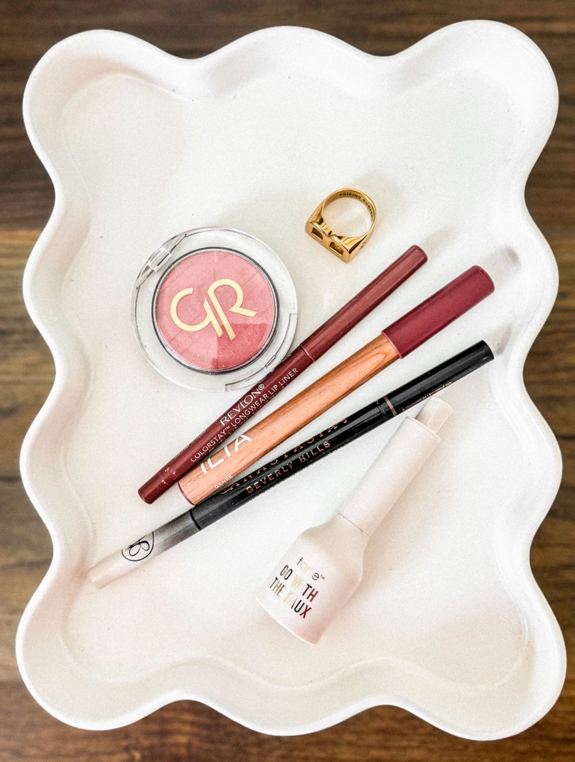 my staples lately 💋 

celesty golden rose blush in soft peach
revlon lip liner in nude
ilia lip crayon in genre
anastasia beverly hills brow pen in granite
tarte faux freckle pot in deep

#LTKgrwm #LTKBeauty #LTKmorningroutine