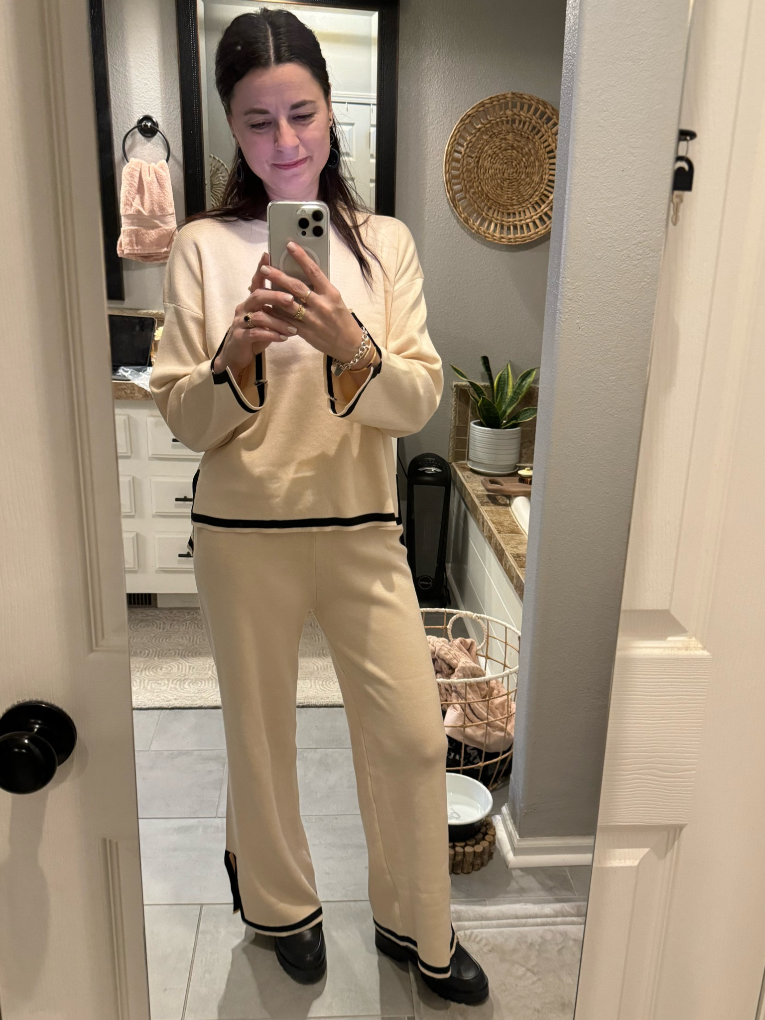 Beautiful 2 piece set - amazing quality and very stretchy. I sized down. Shoes run TTS  

#LTKsalealert #LTKfindsunder50 #LTKshoecrush