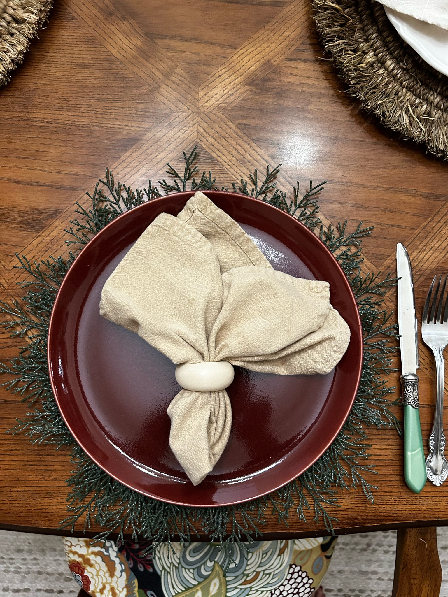 I bought these faux cedar placemats for Christmas and decided to break them in for our Thanksgiving table! 

#tabledecor #fauxcedarplacemats #christmastable #kirklandshome 
#rememberwynn18

#LTKhome #LTKSeasonal #LTKHoliday