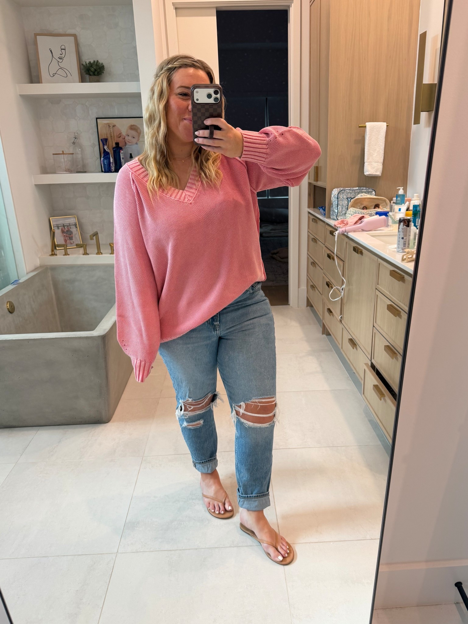 Cutest sweater from American Eagle! And these are my FAV jeans! 

#LTKootd