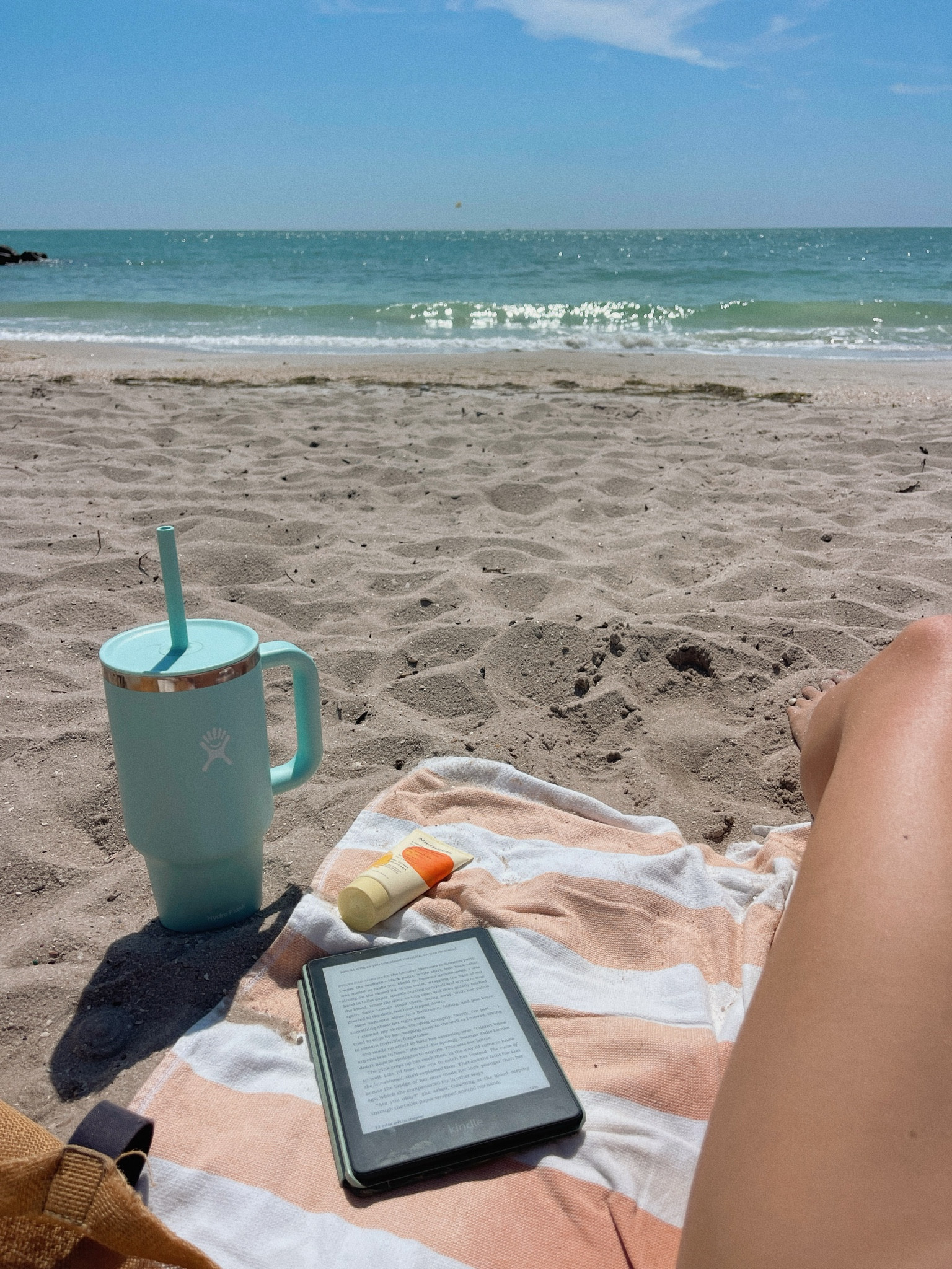 hydroflask tumbler in dew on sale! 🩵🩵 
#beachessentials 