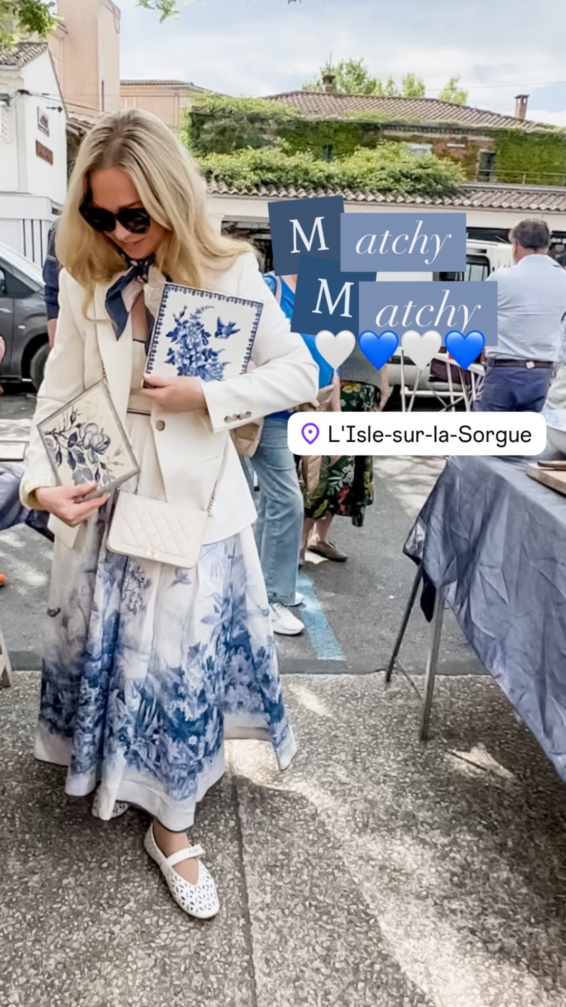 Matching my antique tiles in L'Isle-sur-la-Sorgue!!! Dress is sold out a few places but I’ve linked where I can find it! I’m usually a 1 in this brand. The back has stretch! 💙🤍