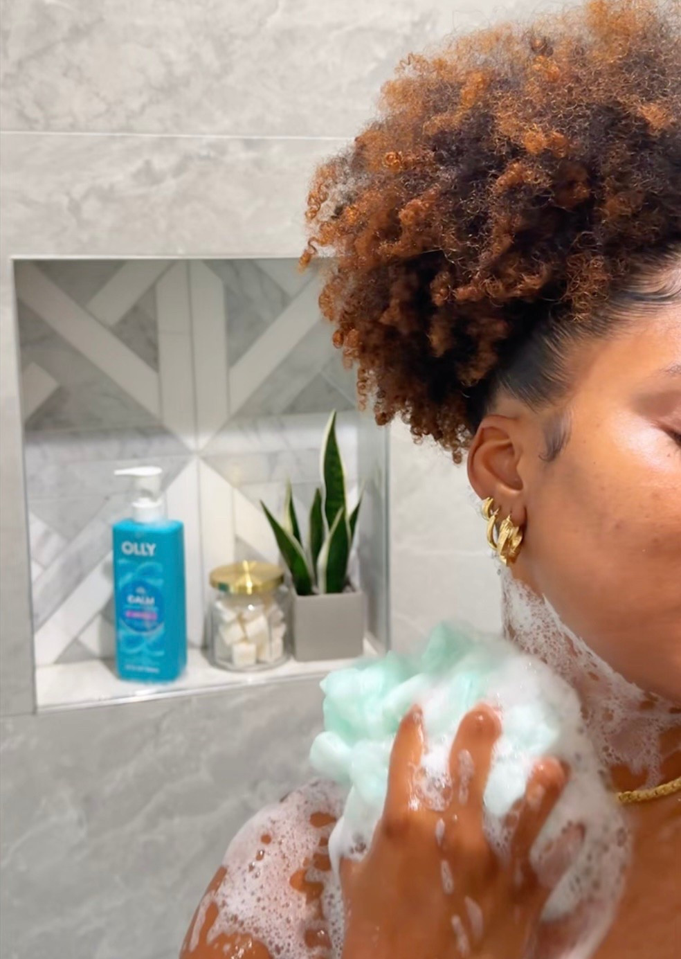 Washing away the stress of new years resolutions with my OLLY Calm vibe-shifting body wash because my goals are better achieved when my mood is right! Shop OLLY body washes online or at your local Walmart #OLLYPartner