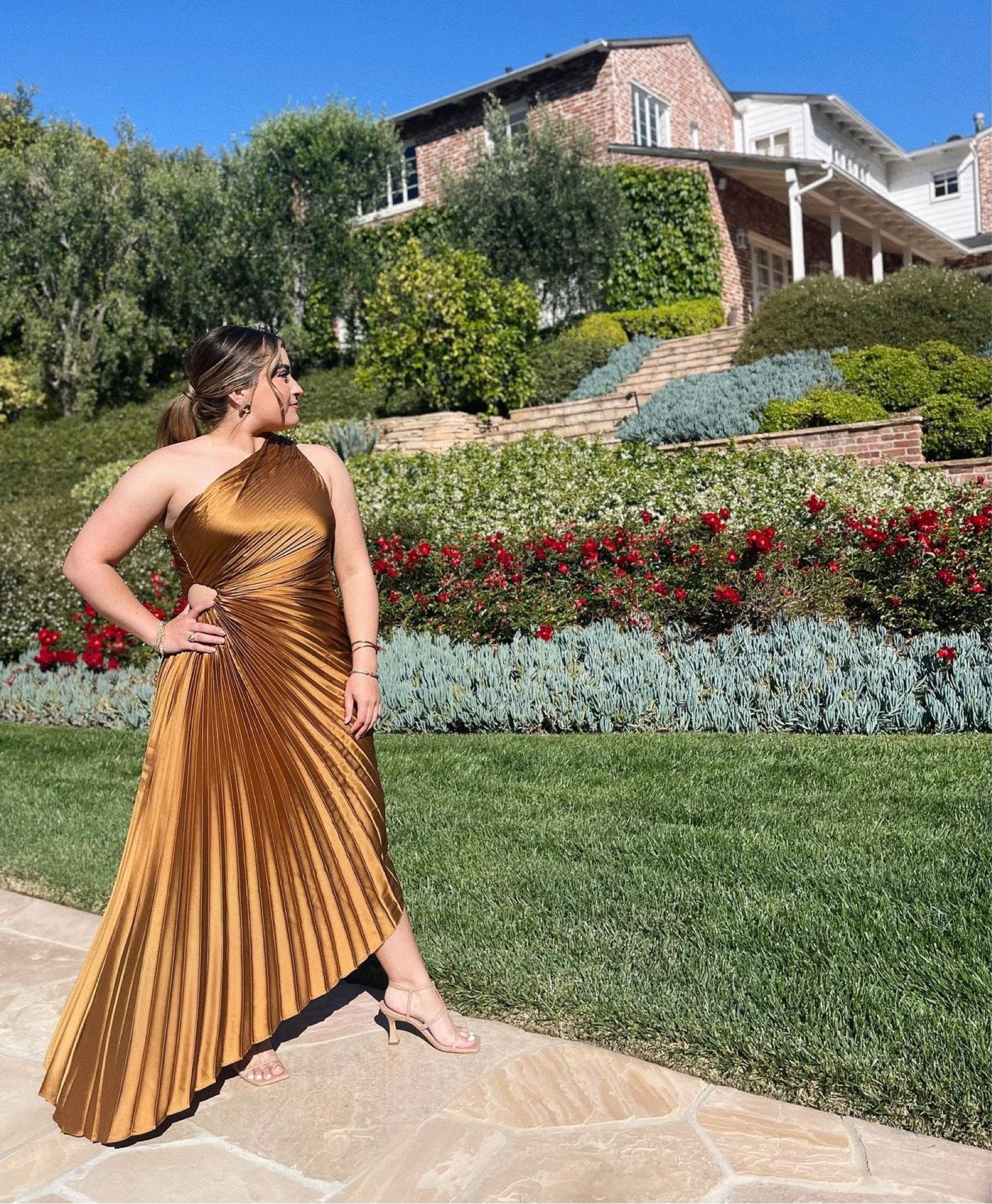 The most perfect Summer to Fall transitional BRONZE GODDESS dress! Wear it on your vacation dinner or as a wedding guest dress! Pair it with a good neutral, brown, or pop of color heel.🥉UNDER $100!

#LTKstyletip #LTKSeasonal #LTKwedding
