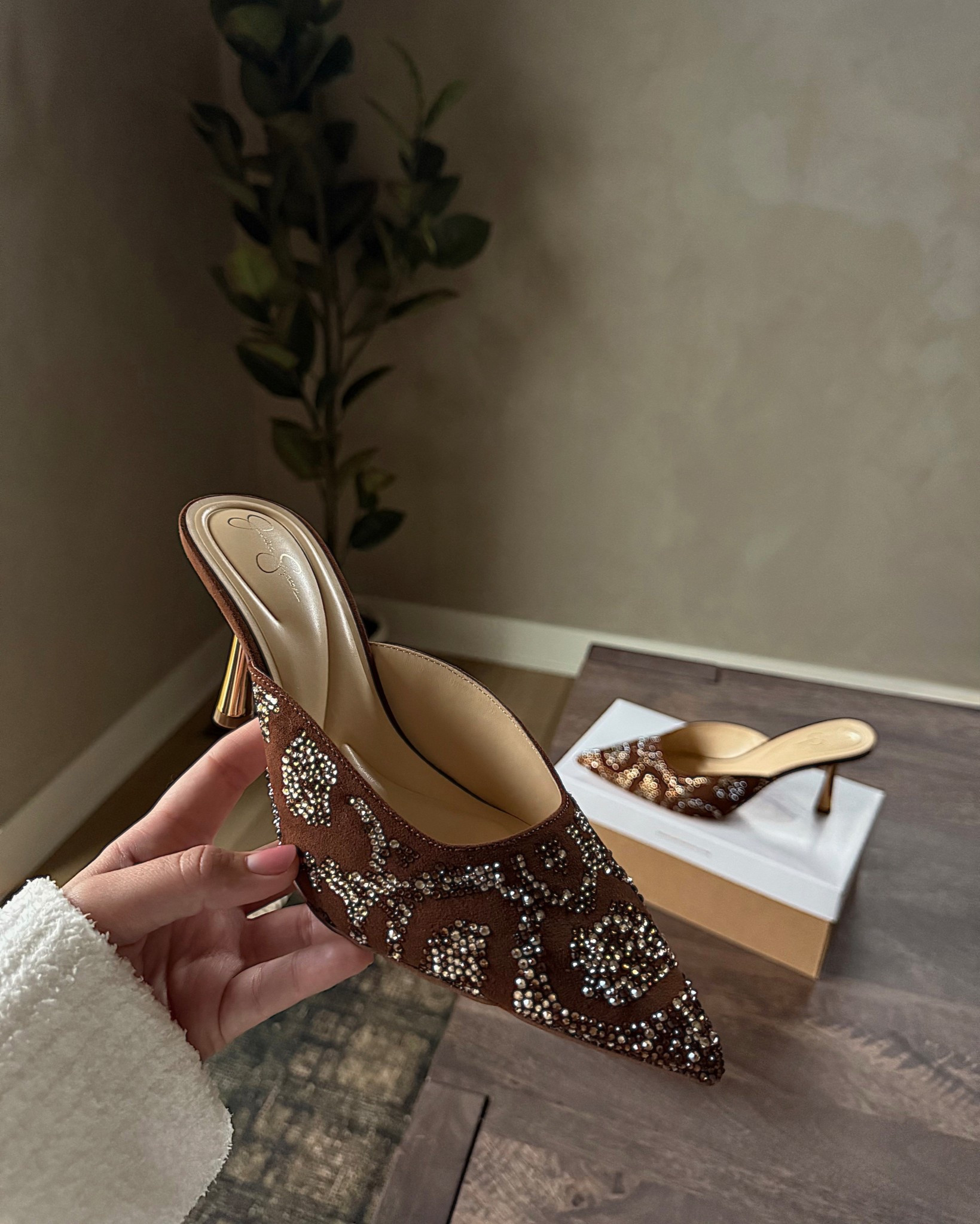 The perfect holiday kitten heel! Use code ALEXA15 for an additional 15% off site wide. 



#LTKCyberWeek #LTKHoliday #LTKSeasonal