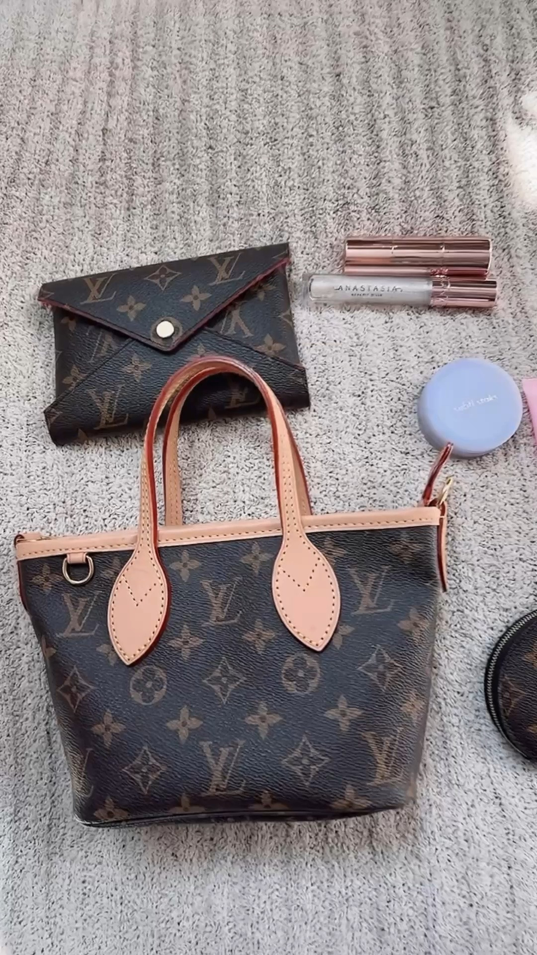 designer bags
ltk fashion
gift ideas 
ltk styletip

#ltkitbag
#ltkfashion

#LTKSaleAlert #LTKHome #LTKootd