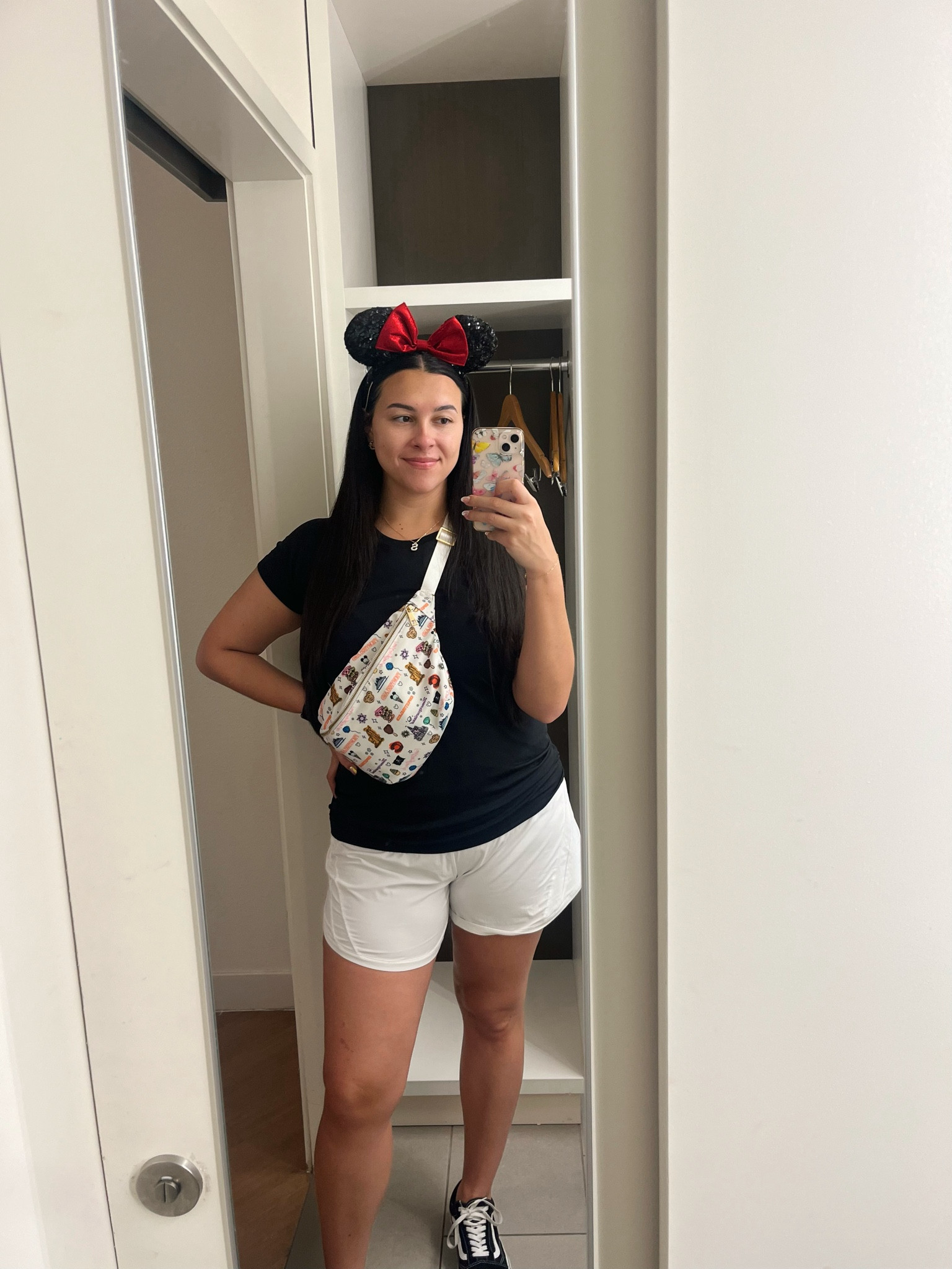 Disney parks outfit

Disney outfit, athletic wear, Disney world, Disneyland, Disney style 

#LTKTravel #LTKMidsize #LTKActive