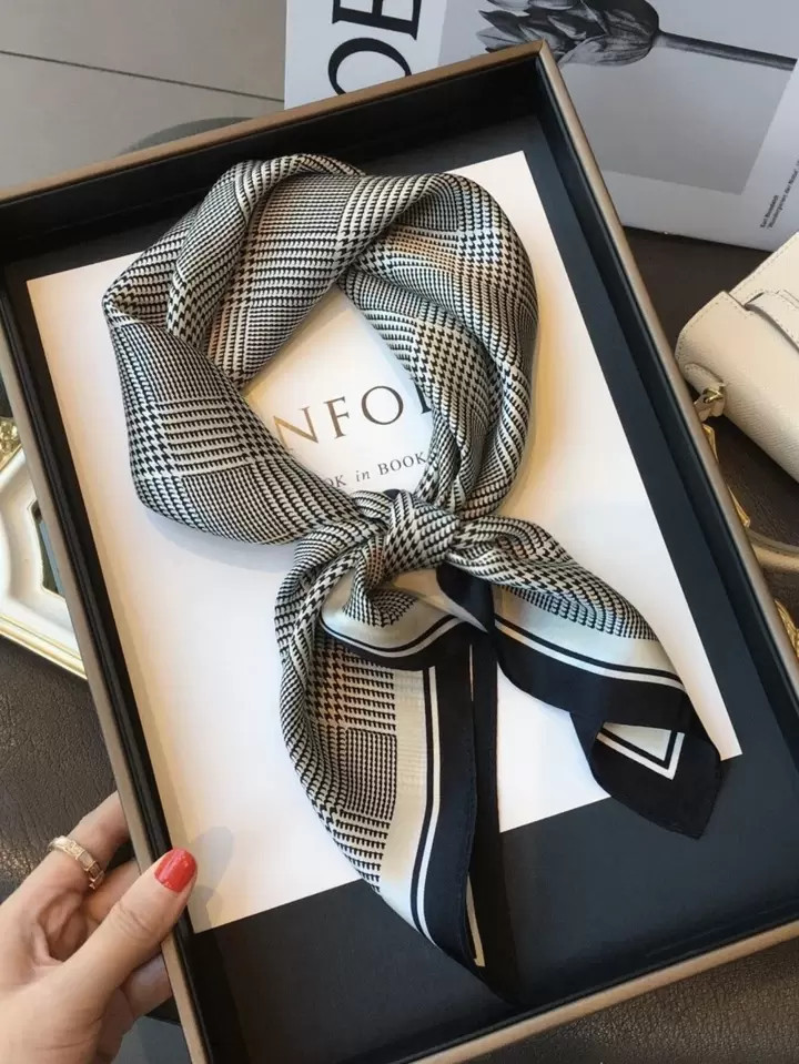 1pc New Summer Style Fashionable Letter Print Headband, Multipurpose Square Scarf, Horse Pattern ... | SHEIN