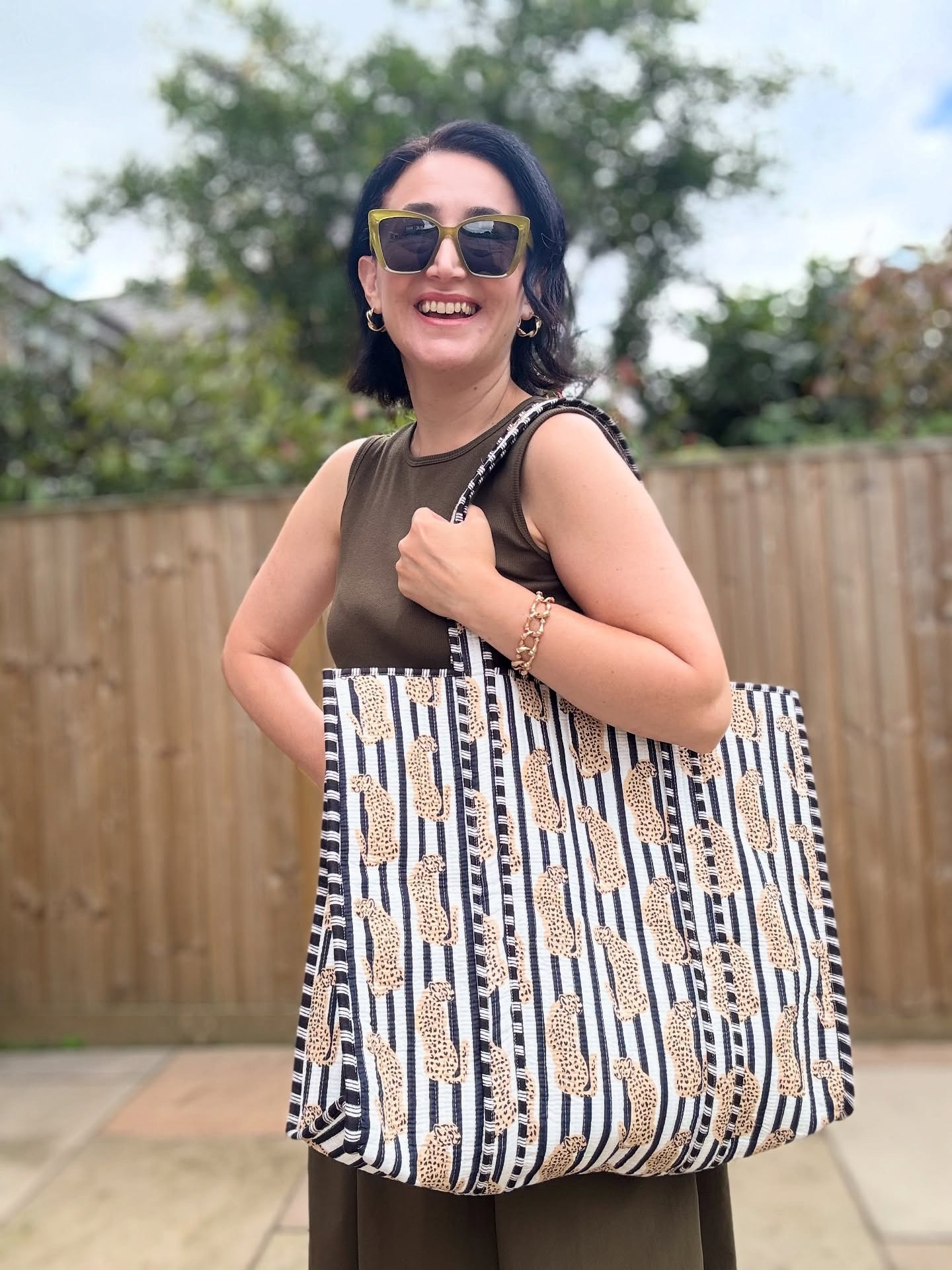 Hi Instas, a little rain forecast for us today… if that happens!… never thought I would ever be happy about some rain😄

In other news, I am so obsessed with these @eliebeaumont Serendipity bags that I got my second one! They are so perfect for a day out, for shopping or for busy mamas with lots of kiddy stuff to carry. They will do gym and beach too, making them the ultimate multitasking bag! 

Use EMMS10 for 10% off
https://mdsh.io/serendipity-leopard-10

AD/PR 
Sunglasses @goodlookersuk
Bracelet @bibibijouxlondon

.
.
.

#eliebeaumont #goodlookers #uniqloeurope #lifewear #sustainablefashion #ecofriendlyfashion #quiltedtote #blockprintbag #handmadeinindia #kanthabag #amersham #modainpelle #mymodashoes #over40style #dailystyleinspo