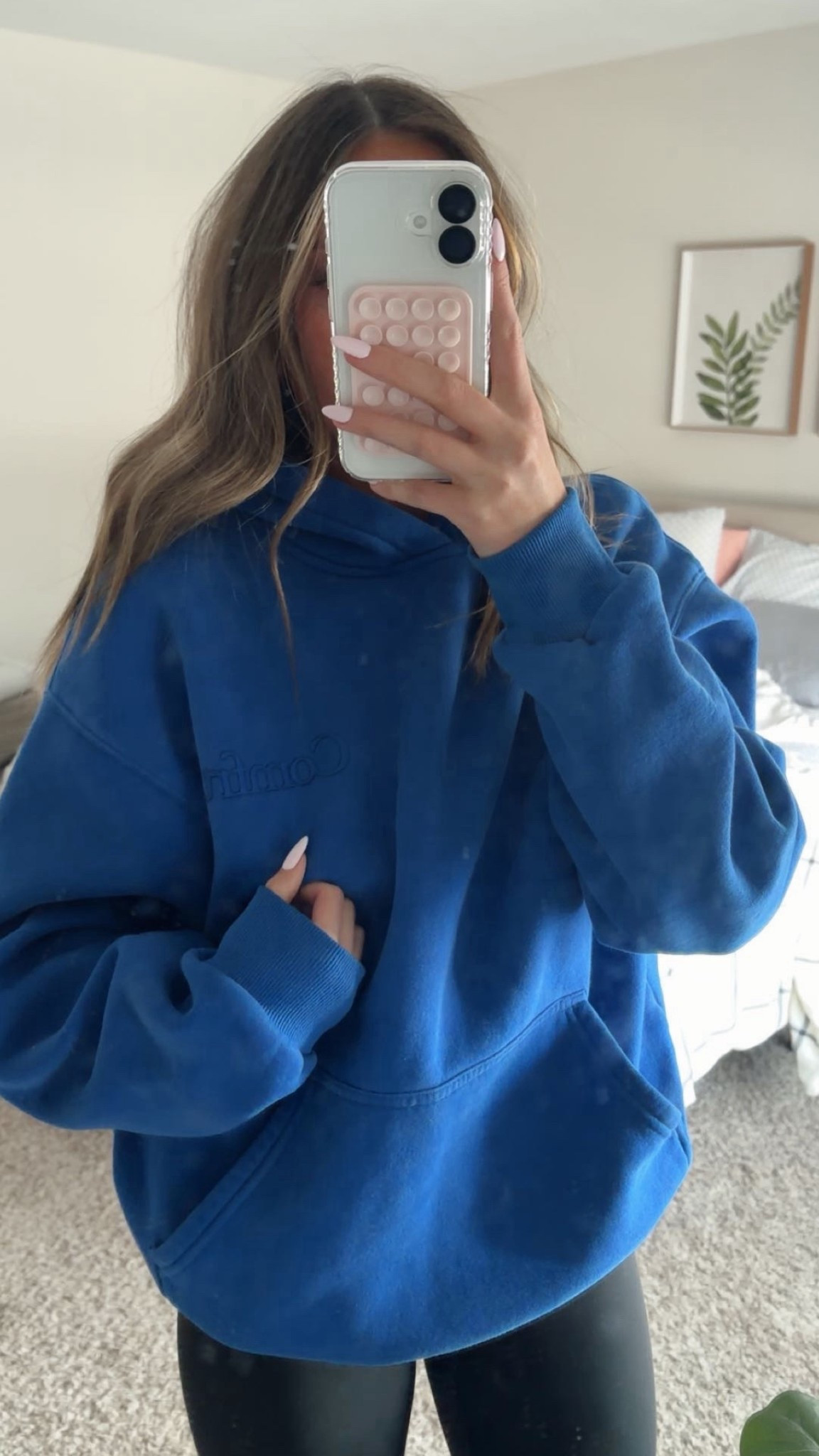 day 14/30: everyday outfits 🤍
comfy monday with my comfrt hoodie, the best quality and so warm & cozy, so many colors and styles!!