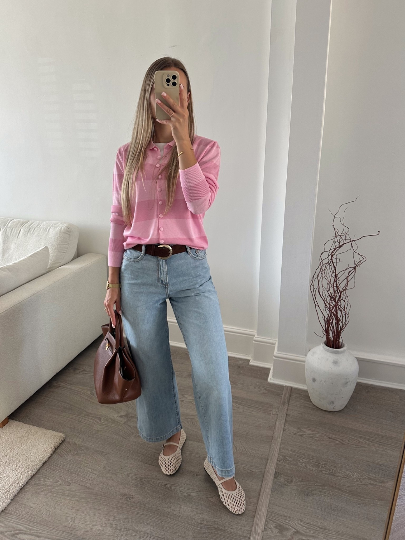 An effortless, casual outfit formula that always works: jeans + cardigan ✨

#LTKuk #LTKeurope #LTKstyletip
