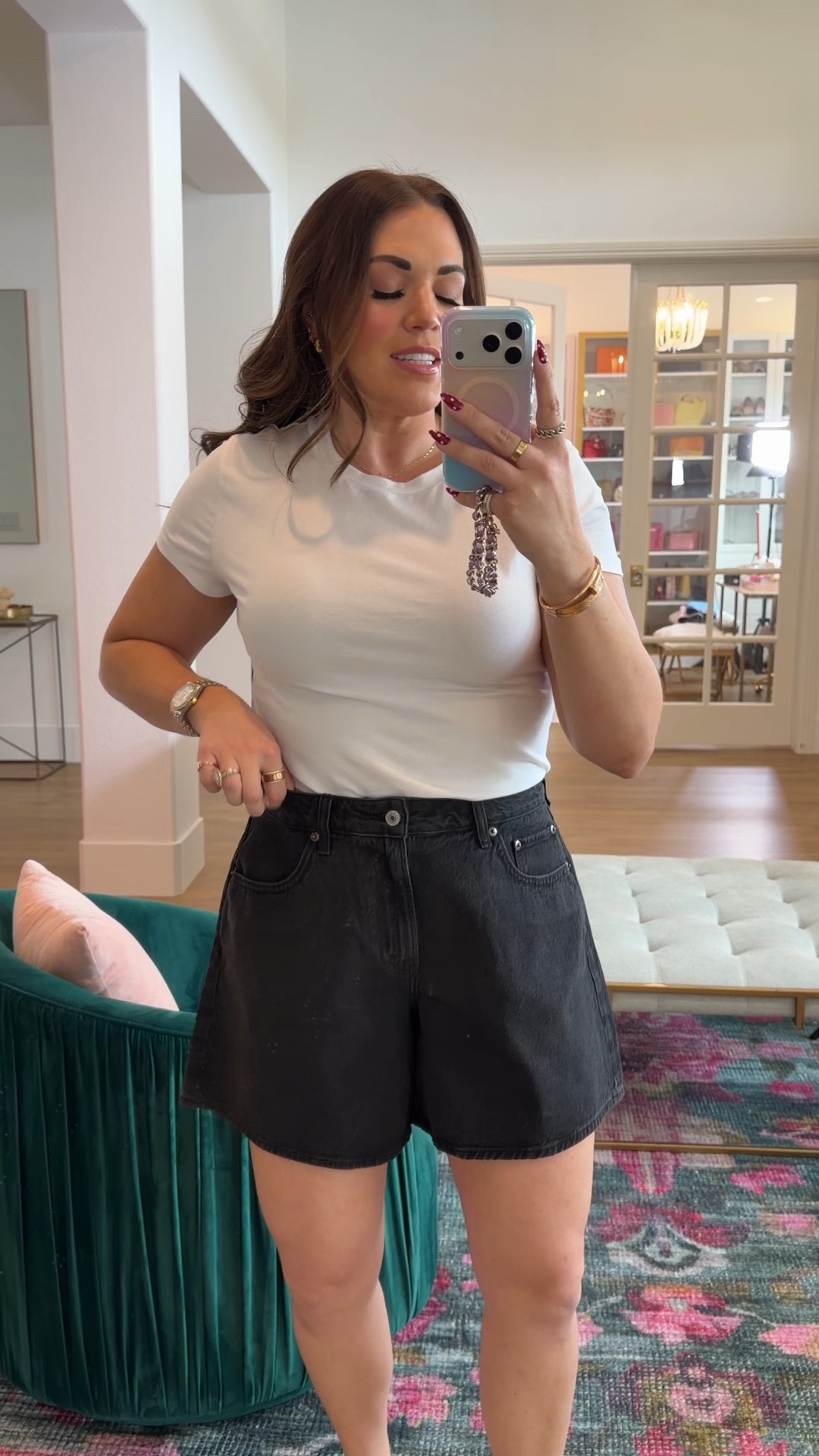 curvy midsize spring denim short look! wearing size 30 in shorts and large in white tee. this style of shorts runs big! i re-ordered the 29, so size down 

20% off in the AF app with code AF20 

#LTKSeasonal #LTKMidsize #LTKSaleAlert