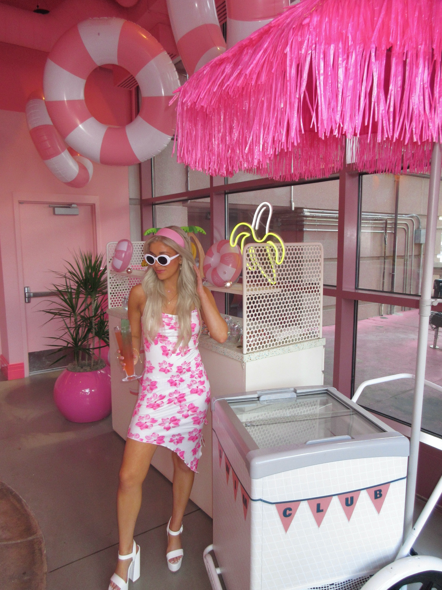 All things pink 💕

Dress size XS
Shoes size 6 (true to size)