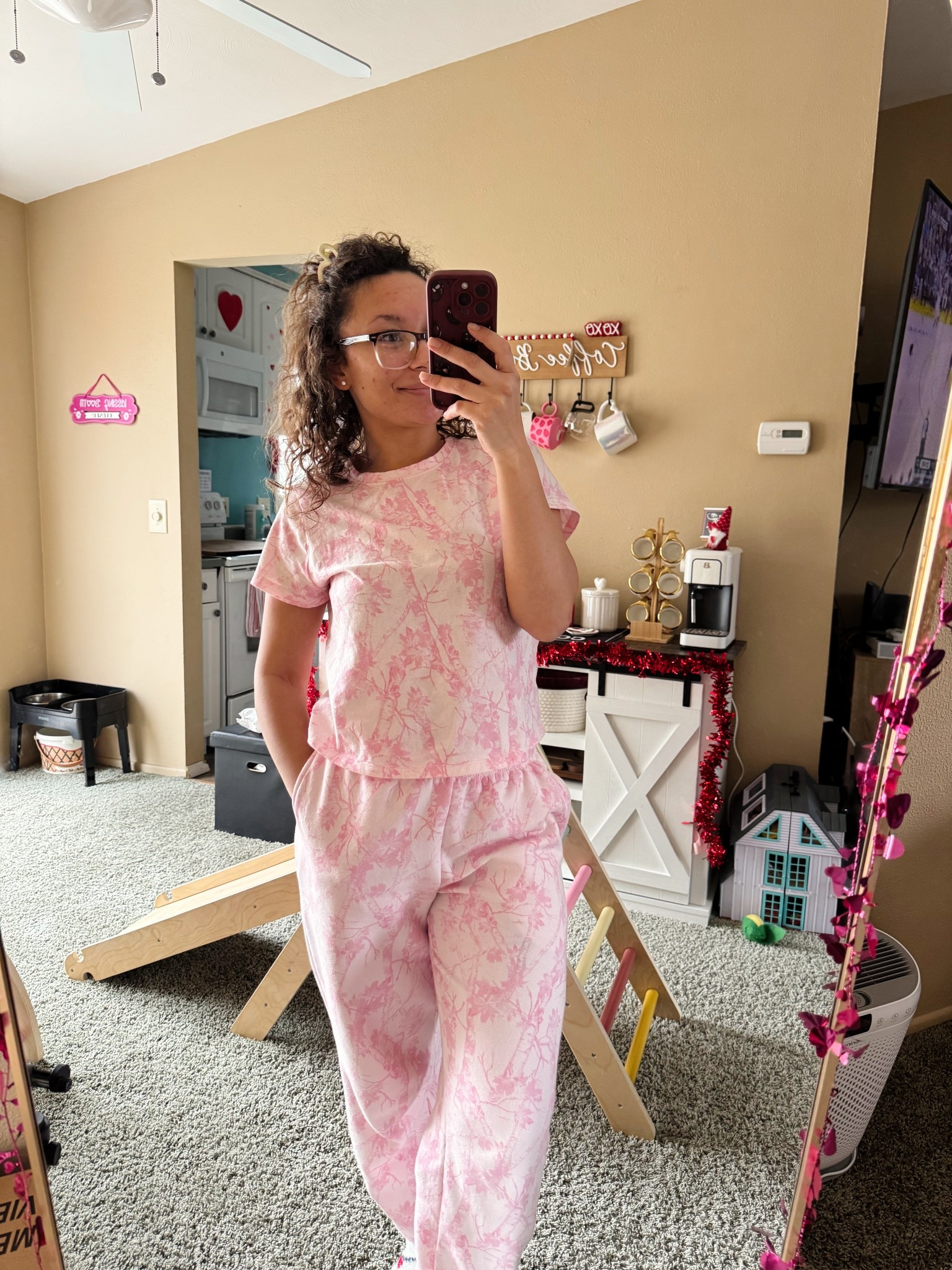 Comfy and cute outfit of the day for under $20 👏🏽🩷

#LTKmomlife #LTKootd