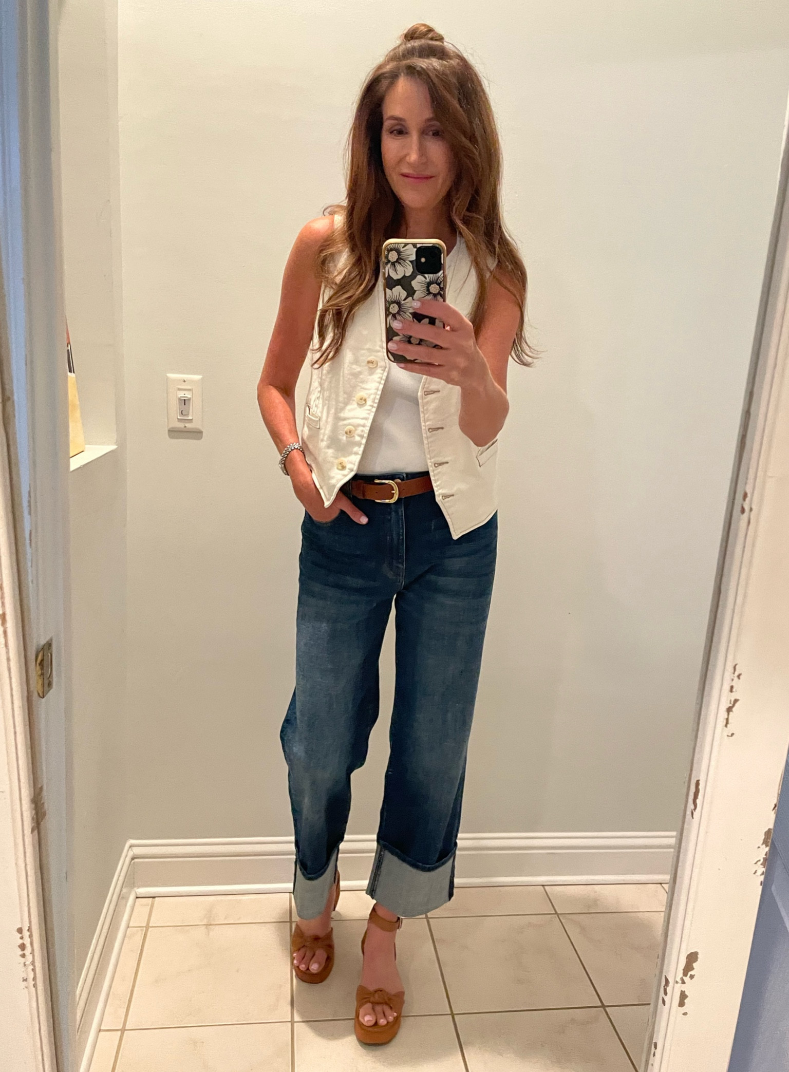 Yes, I’m wearing the same vest from a few posts ago, but this time I’ve paired it with my new favorite jeans that have an oversized cuff. Because, honestly, when you love something, it’s okay to wear it on repeat! 😉✨ 

#outfitrepeater #casualoutfitideas  #wearwhatyoulove #casualstyle #styleover40 #fashionover50 #fashiontrends2024


#LTKStyleTip