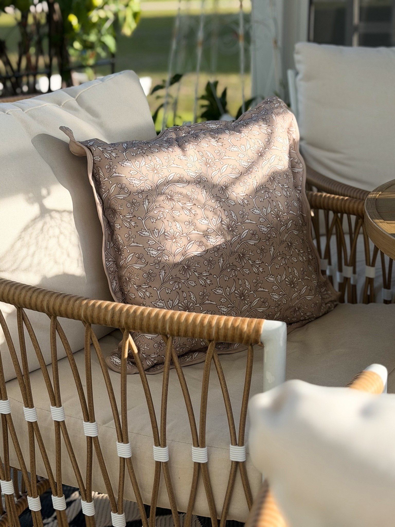 Cozy outdoor patio dining. 🫶🏼

#LTKSeasonal #LTKHome