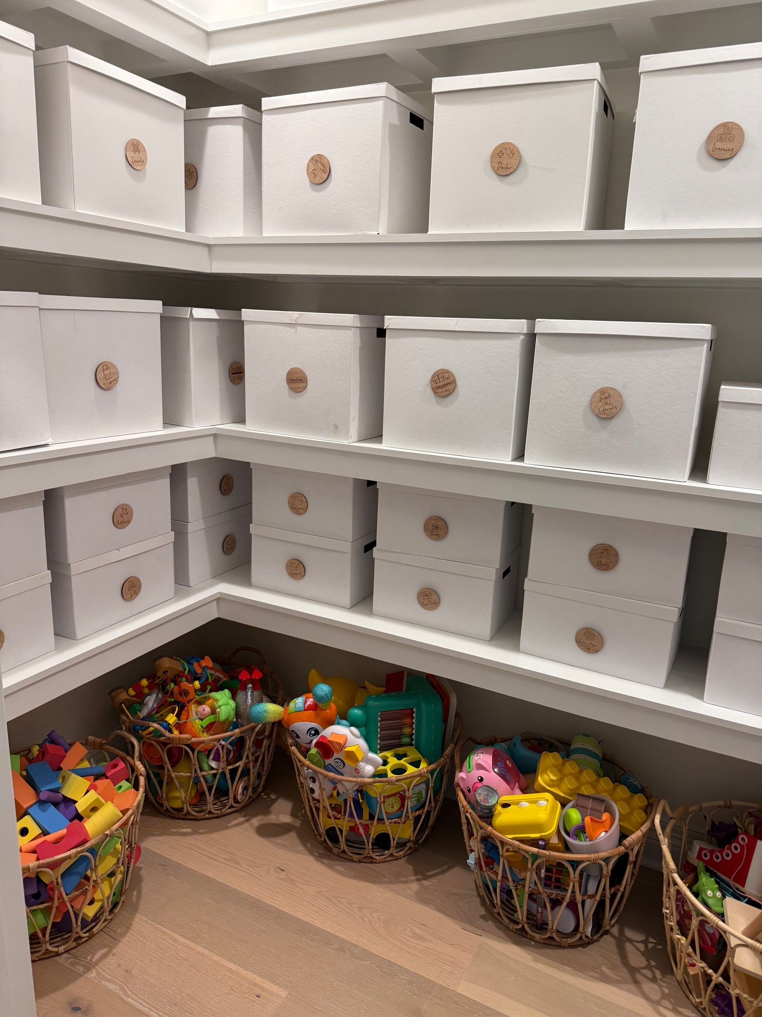 Toy storage. Toy room labels  