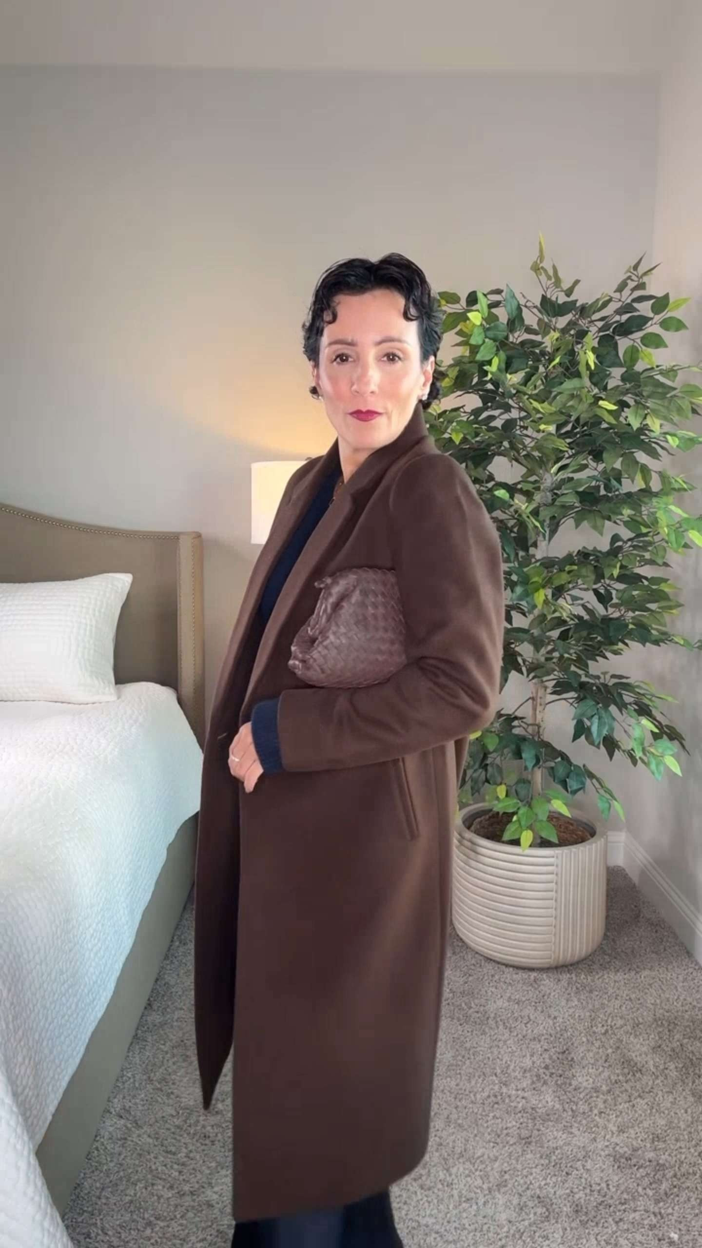 Navy cashmere, silk, and gold — effortless, timeless, and so me. ✨

 @onequince #quincepartner 

 