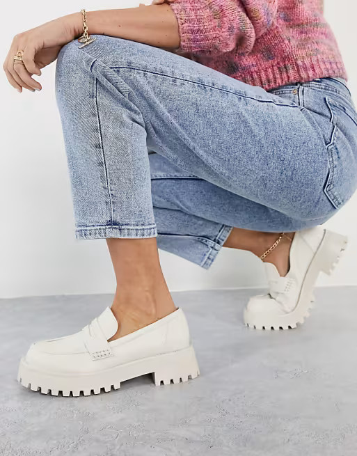 Stradivarius loafers in creamwindow.asos.performance.markAndMeasure(`pdp:title_displayed`);$55.00... | ASOS (Global)