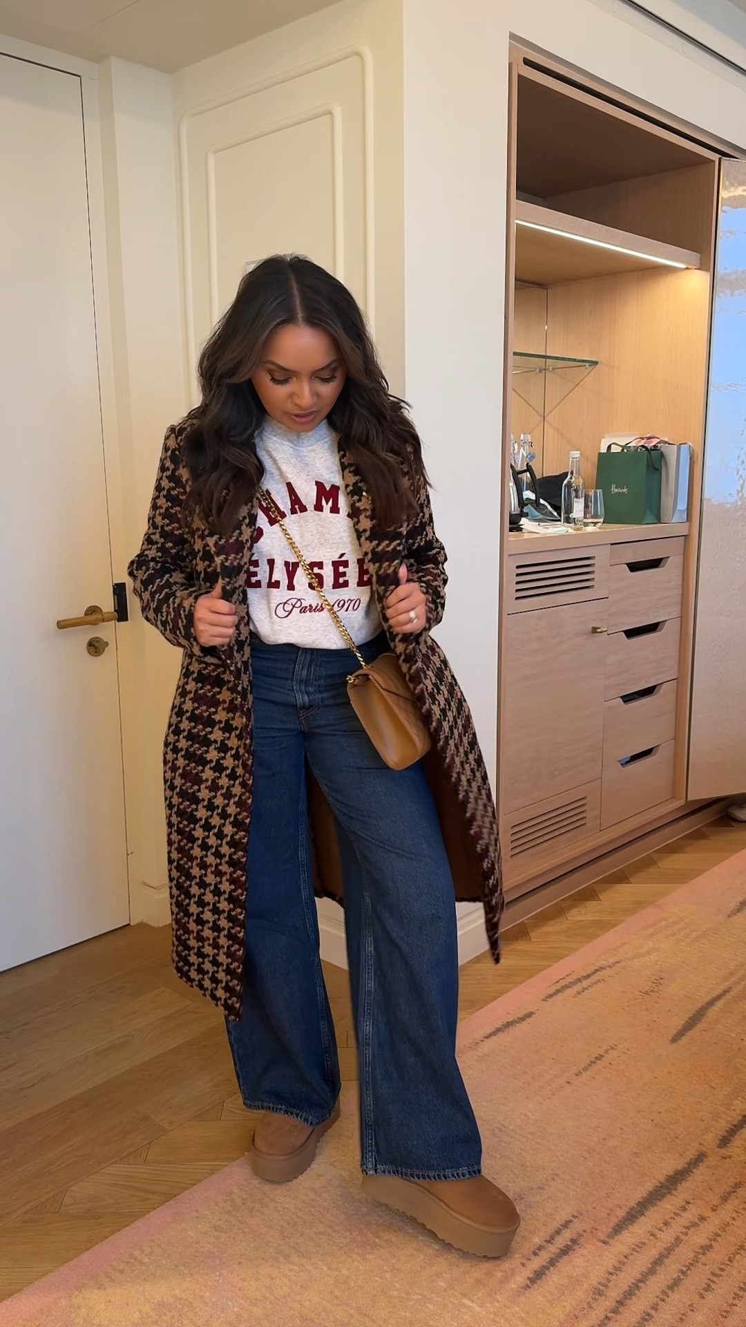 Coat size xxs petite TTS 
Sweatshirt size small - sized up for a comfy fit
Jeans size 26 short TTS 
Ugg boots size 5 TTS 

Fall outfit 
Fall style
Fall fashion 
Boots
Fall ootd 
London outfit 
Europe outfit 
Europe travel 

honey sweet petite 
Honeysweetpetite  

#LTKTravel #LTKSaleAlert #LTKStyleTip