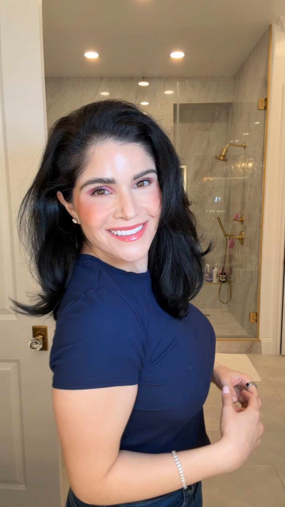 My favorite way to round brush my hair is with my bondi boost thermal brush. Using my amika hair primer to protect my hair. 

Thermal brush
Round brush 
Heat protectant 

#LTKselfcare #LTKFestival #LTKBeauty