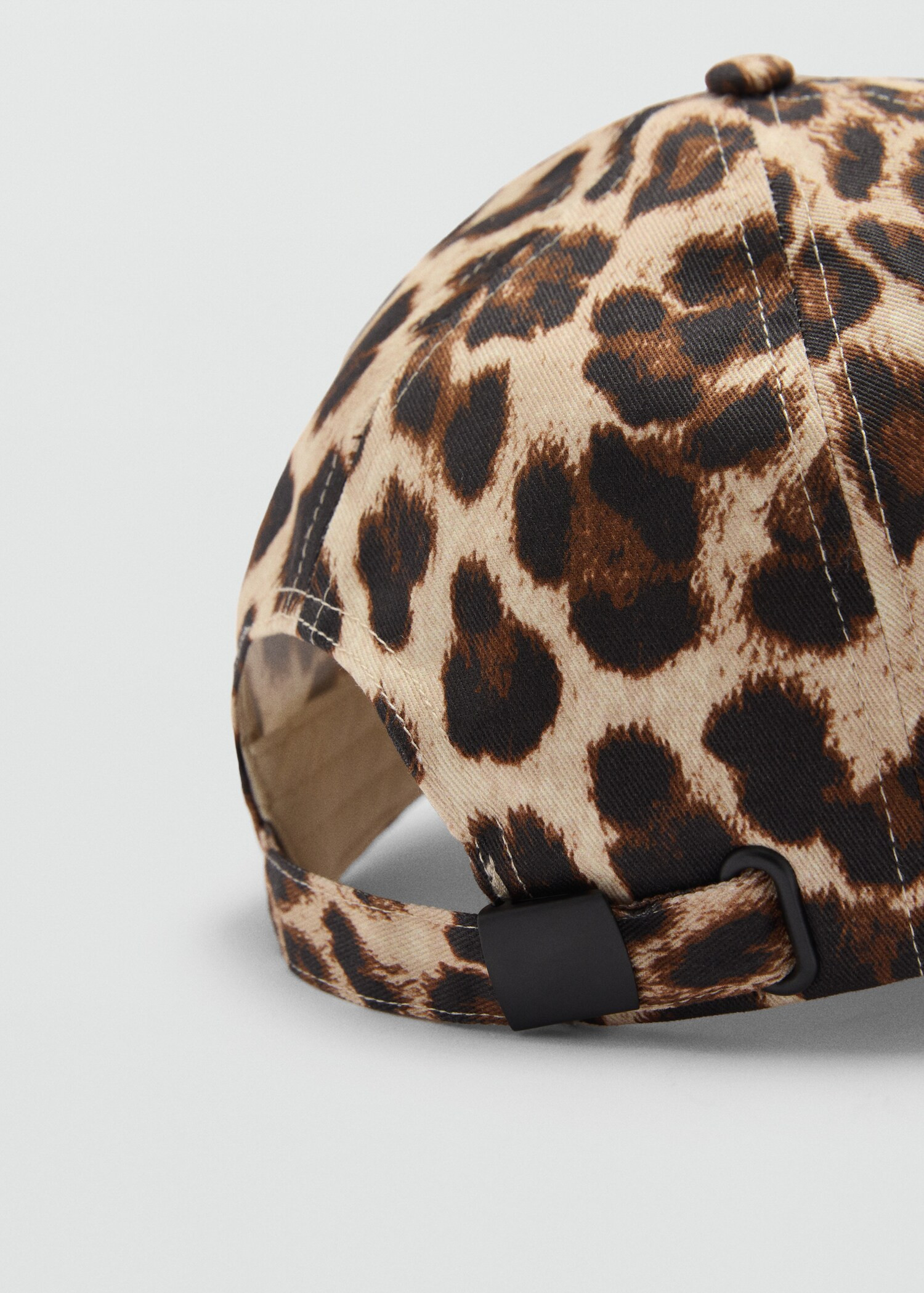 Leopard print cap - Woman | MANGO USA | MANGO (US)
