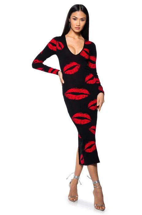 FEELING FLIRTY KNIT MIDI DRESS IN BLACK RED | AKIRA
