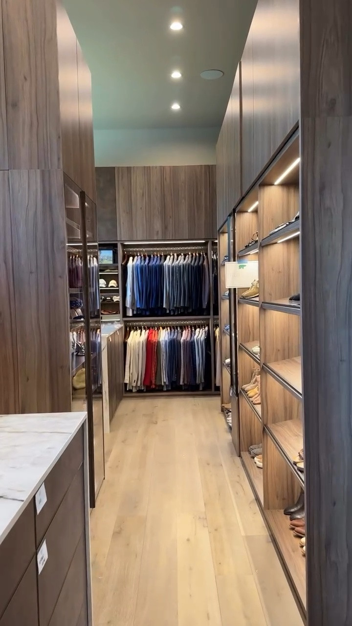 Closet dreams really do come true. 🪄 From the moment before a single box arrived on Friday, to today, when every item has been meticulously unpacked, organized and is adjusting to its new home.

We love this point in the process - things are 85% complete and we get to explore organizing product to intentionally take things to 100%! 

Home Builder: @hbdbuilder 
Interior Design: @dare2designindy 
Cabinetry: @doca_usa 
Movers: @pinkzebramoving_carmel 
Pre-Move Deep Clean: @highqualitycleaningco 
Unpacking + Organizing: @thebaerminimalist