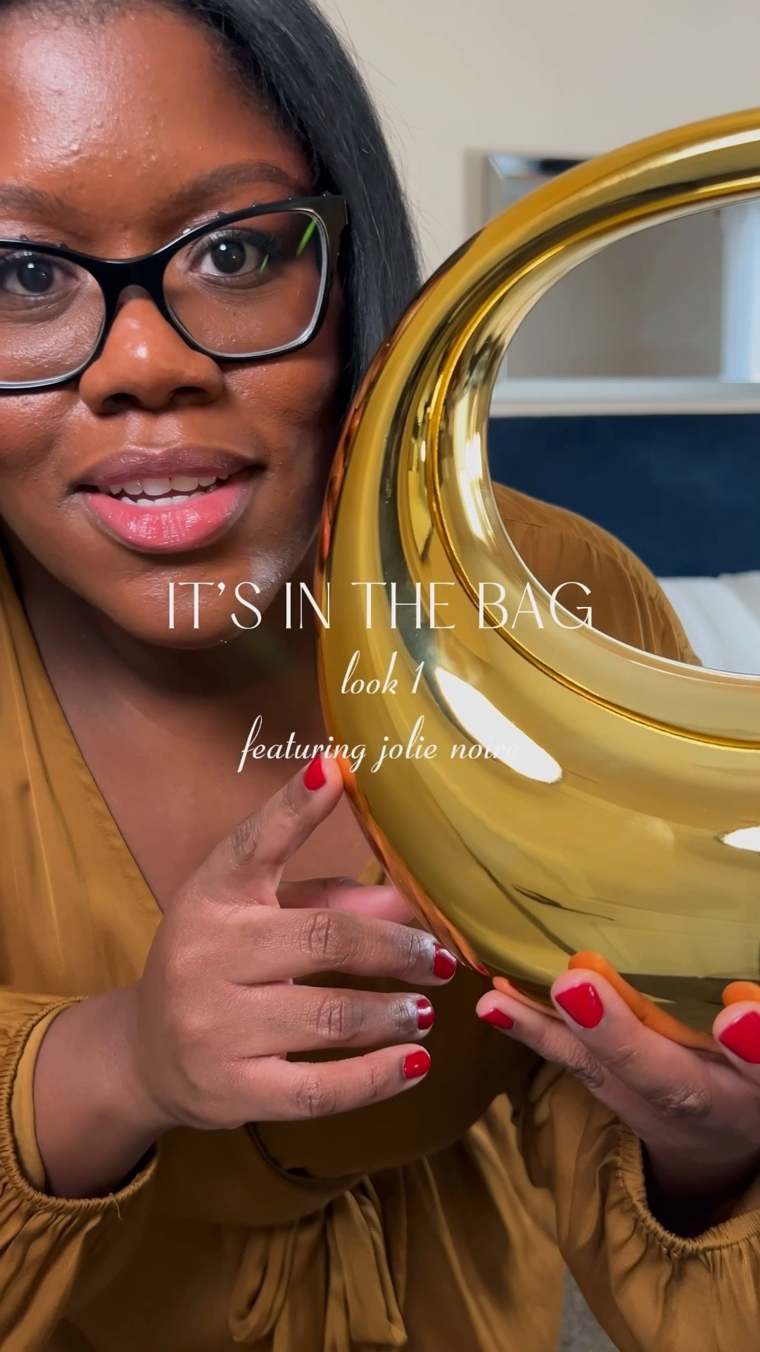 Got an evening bag for one night and now you don’t know what to do with it? Step out, be bold, and WEAR IT everyday!

Tee Jolie Noire
Bag Amazon


#LTKstyletip #LTKSpringSale #LTKmidsize