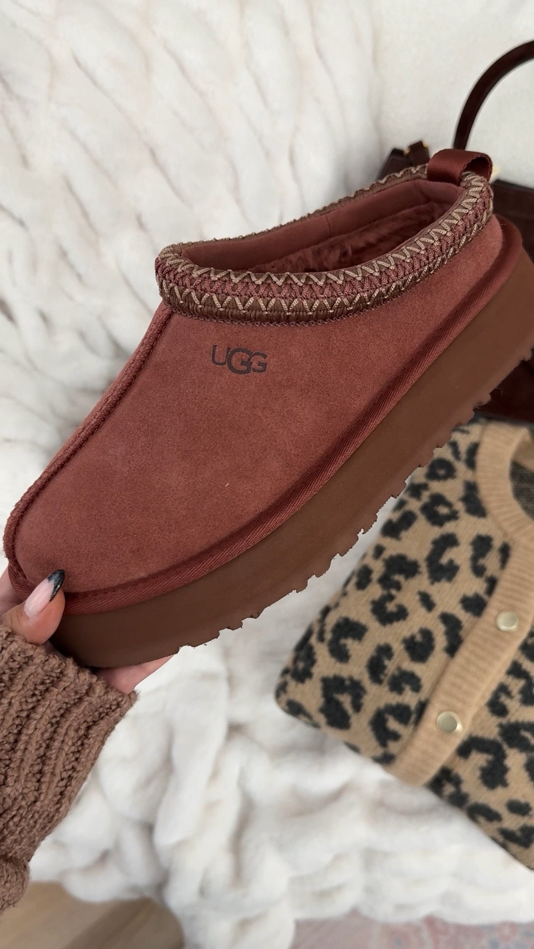 The coziest fall slides in the color of the season 🍂 YES please! I lived in these last year so when I saw this color I knew they had to come home! 🐆🍂🧸 

#LTKSeasonal #LTKShoeCrush #LTKVideo
