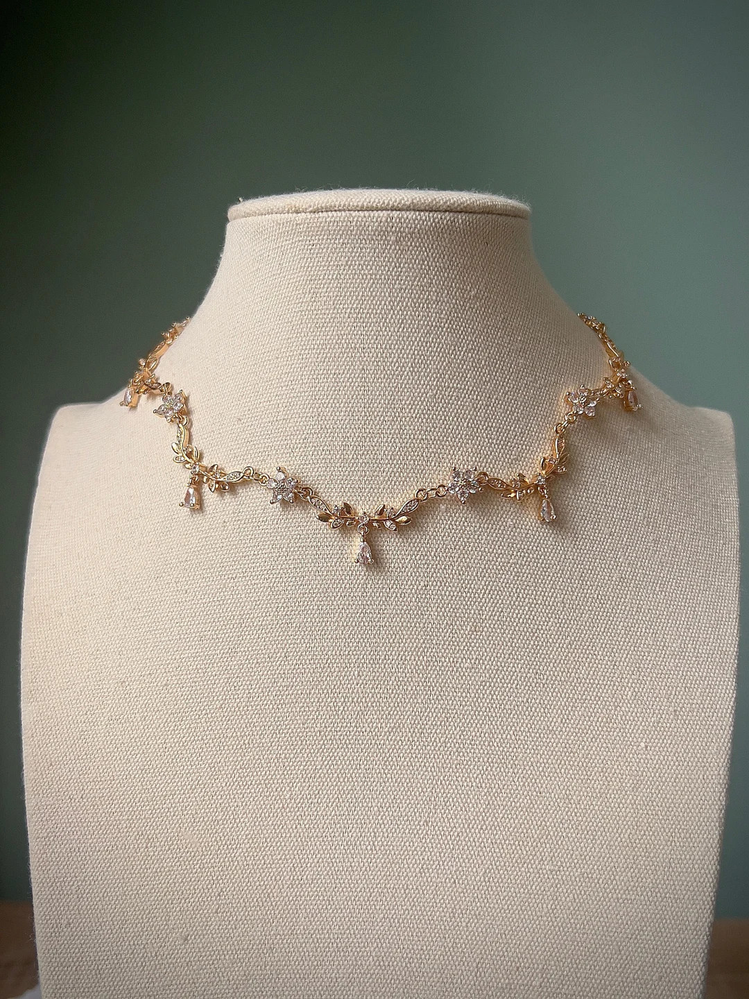 Gold Teardrop Flower Choker Necklace, Unique Elegant White Bride Jewellery, Royal Delicate Regenc... | Etsy (US)