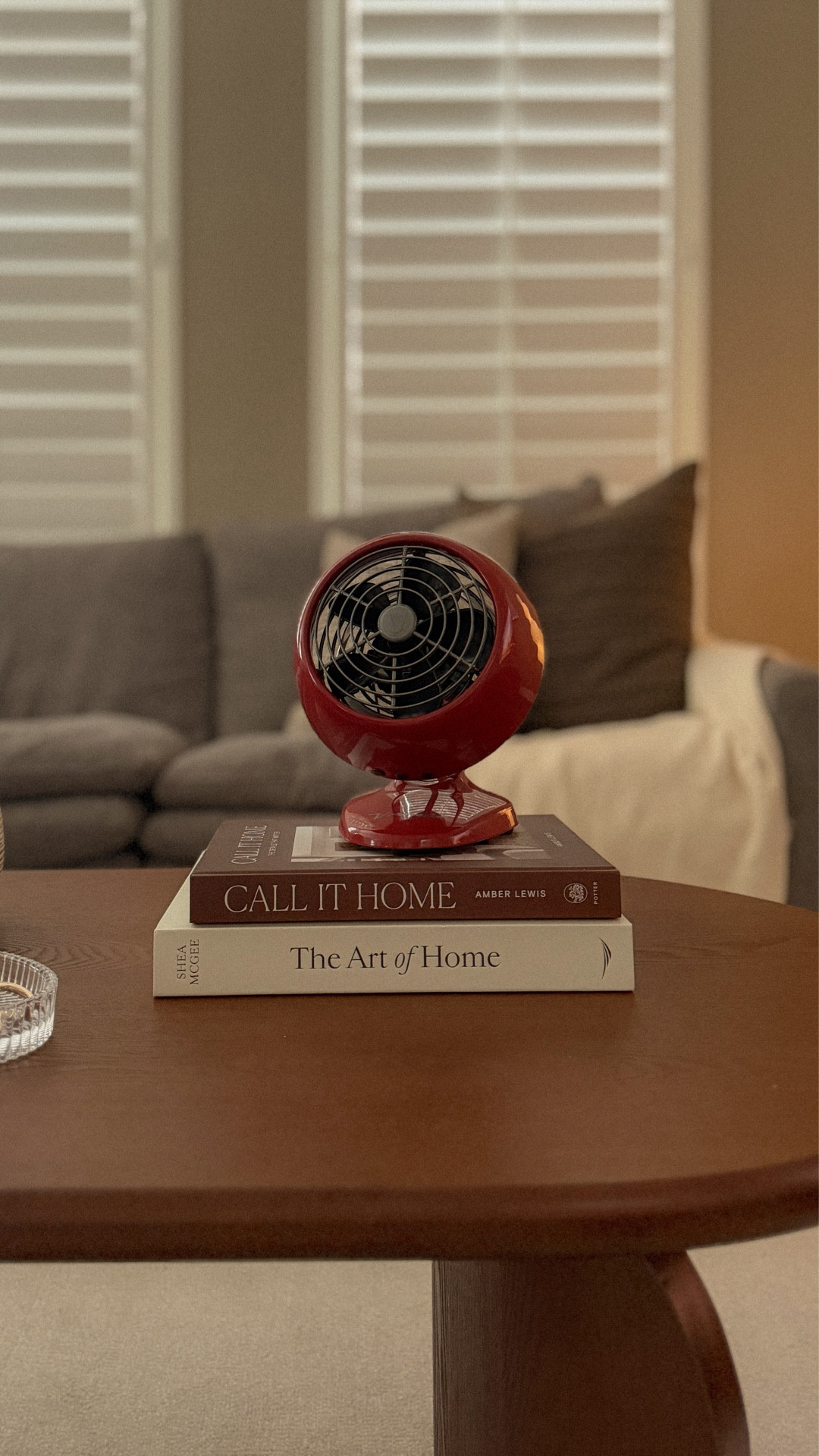 Add a pop of color with this Red VFAN Mini Vintage Fan from @wayfair ! Perfect for your coffee table décor, this mini fan is small in size but big on style. 



#WayfairElevate #WayfairCreator #ad #Wayfair #homedecor

#LTKSaleAlert #LTKmorningroutine #LTKHome