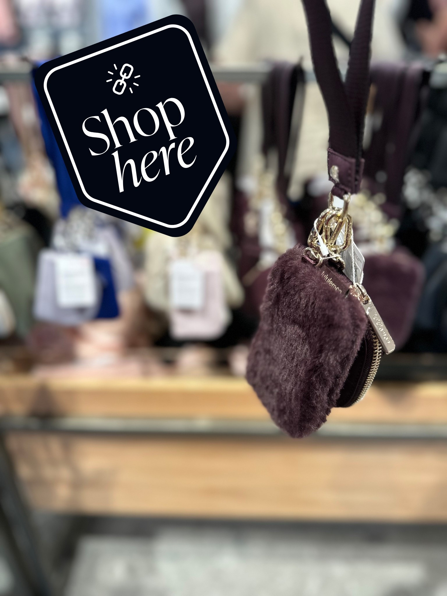 This dual pouch wristlet from Lulu Lemon is trending!

It makes the perfect gift for teenagers and college students 🤗

#LTKGiftGuide #LTKHoliday #LTKFindsUnder100