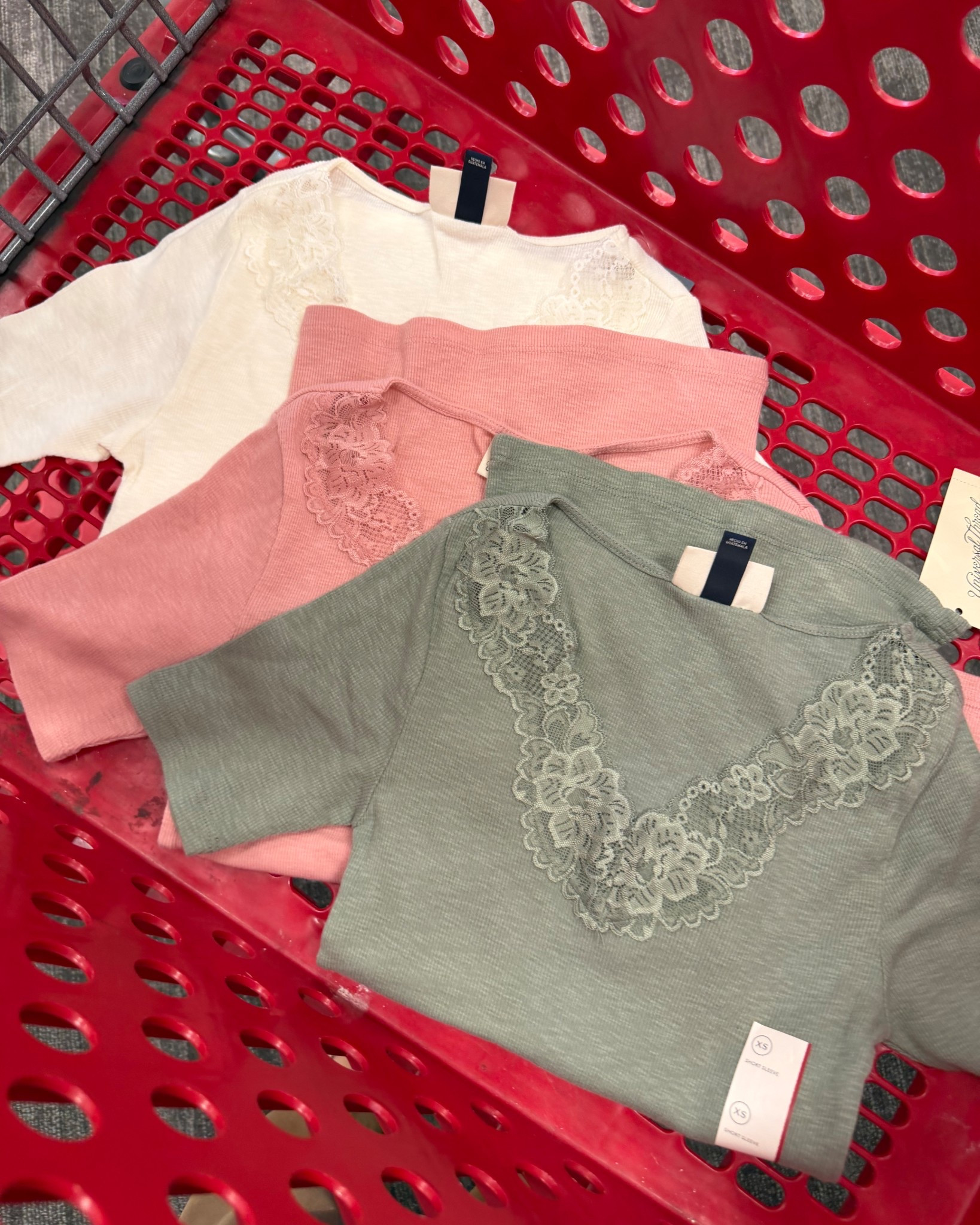 Lace v-neck shirts 🩷